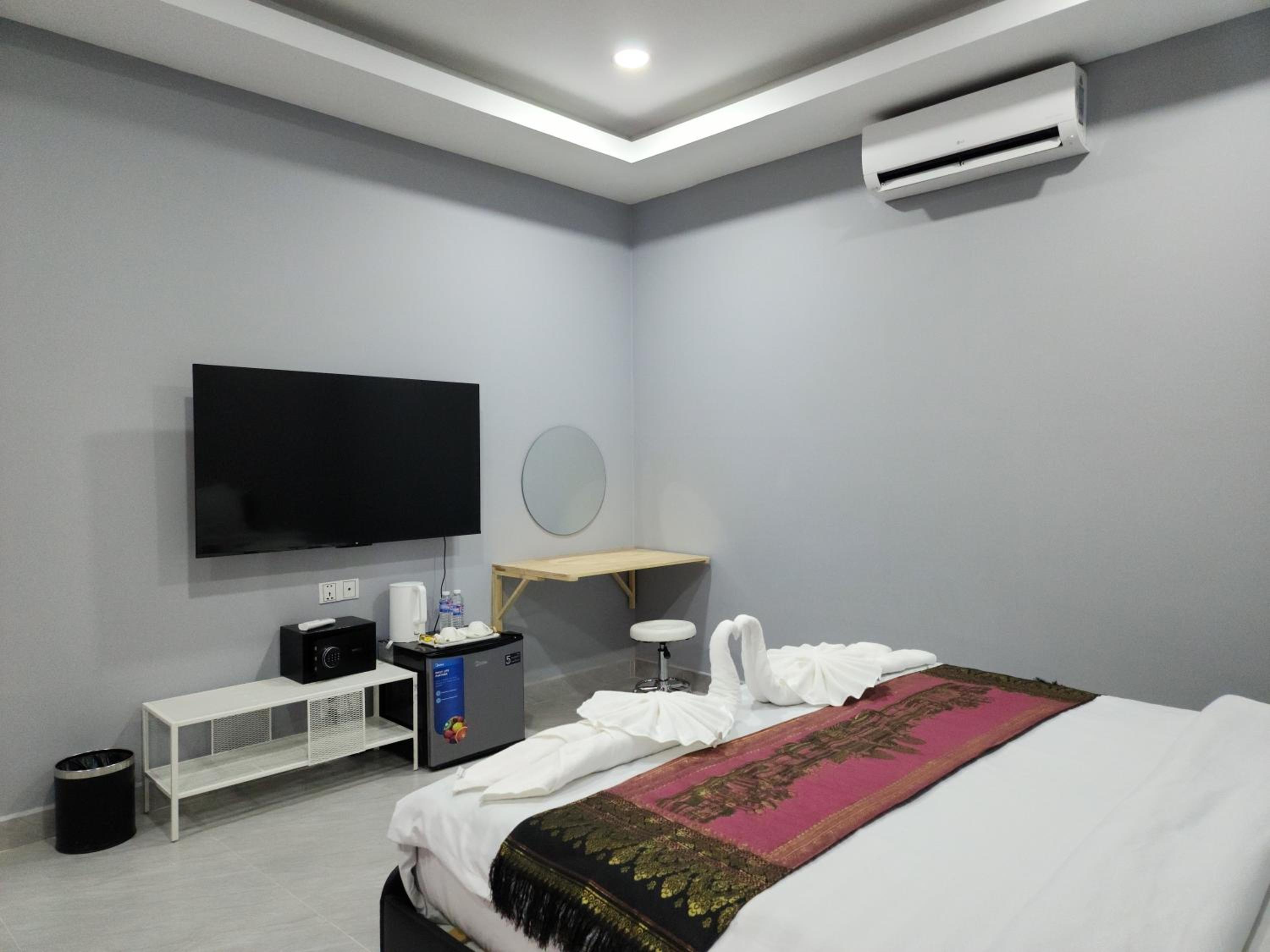 Superior King Room - Photo 18