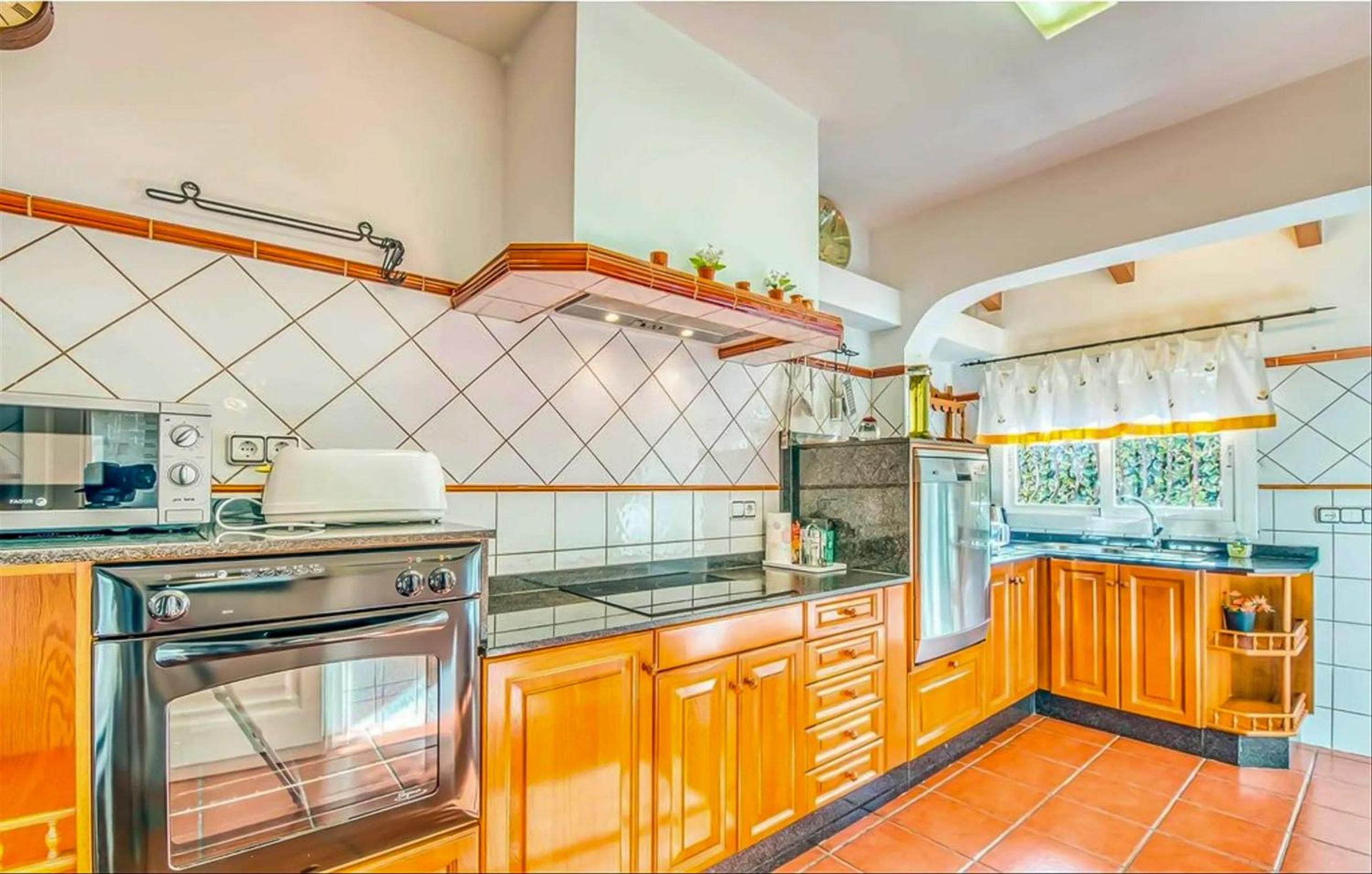 Villa photo 2