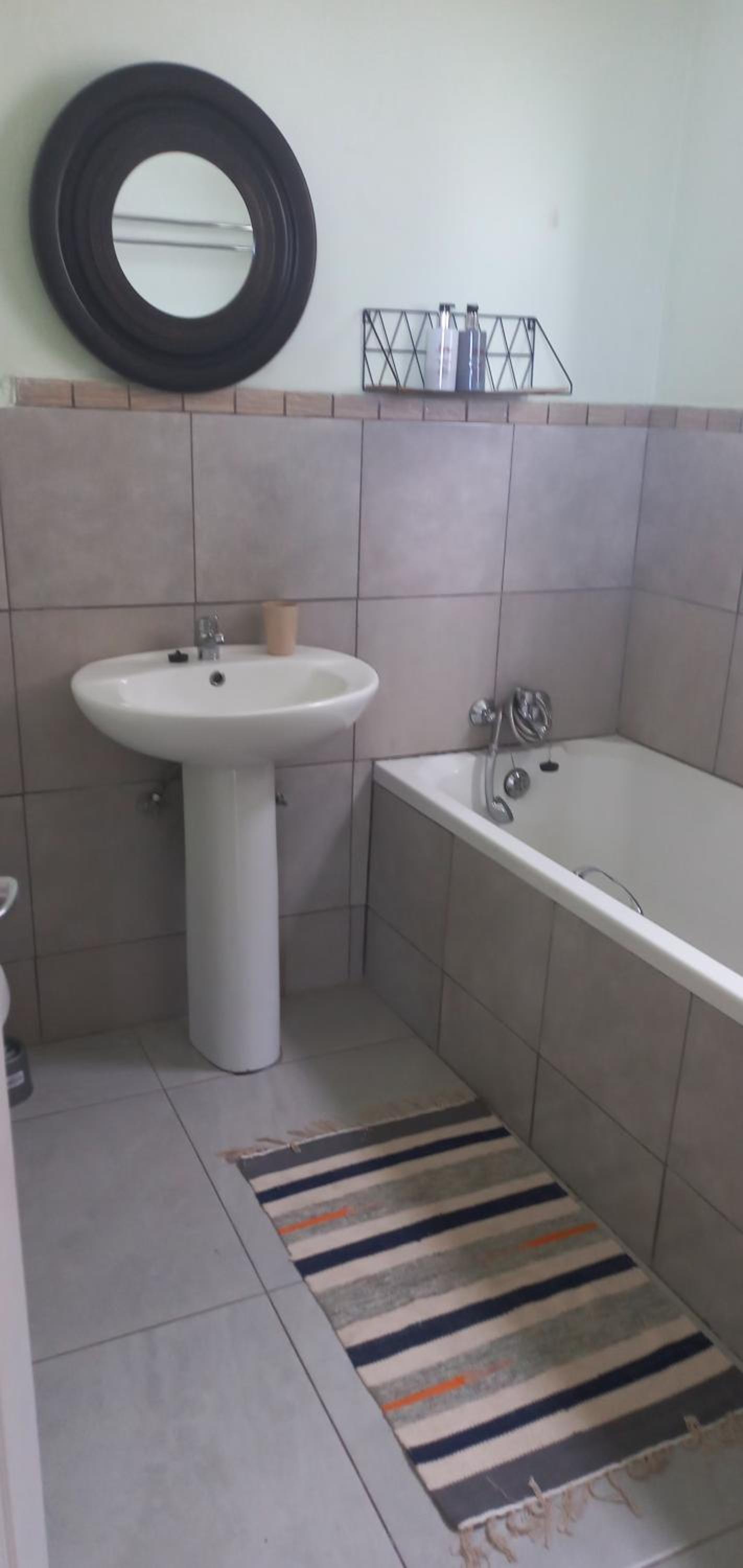 Large Double Room - Photo 4