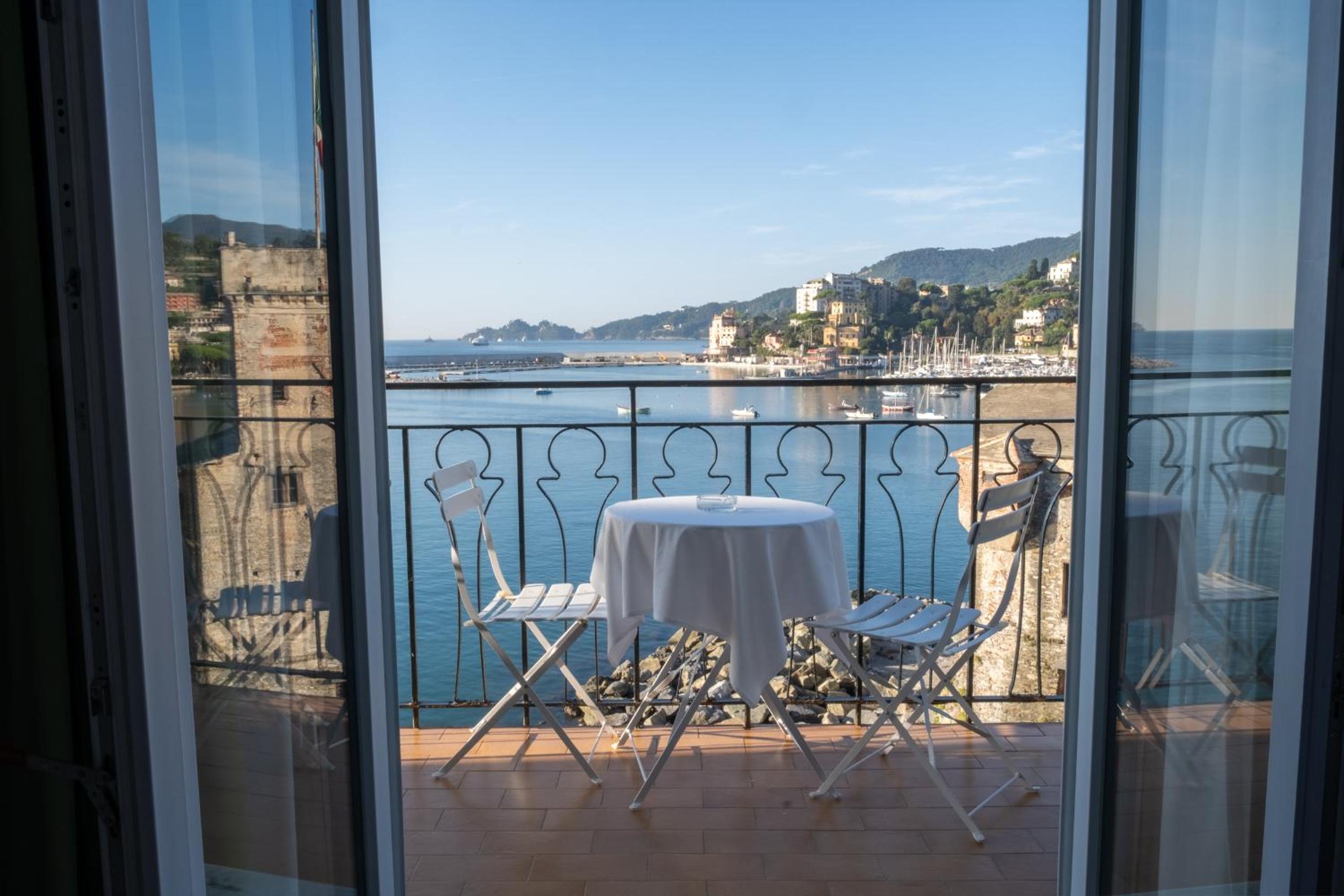 Double Room with Sea View - Photo 2