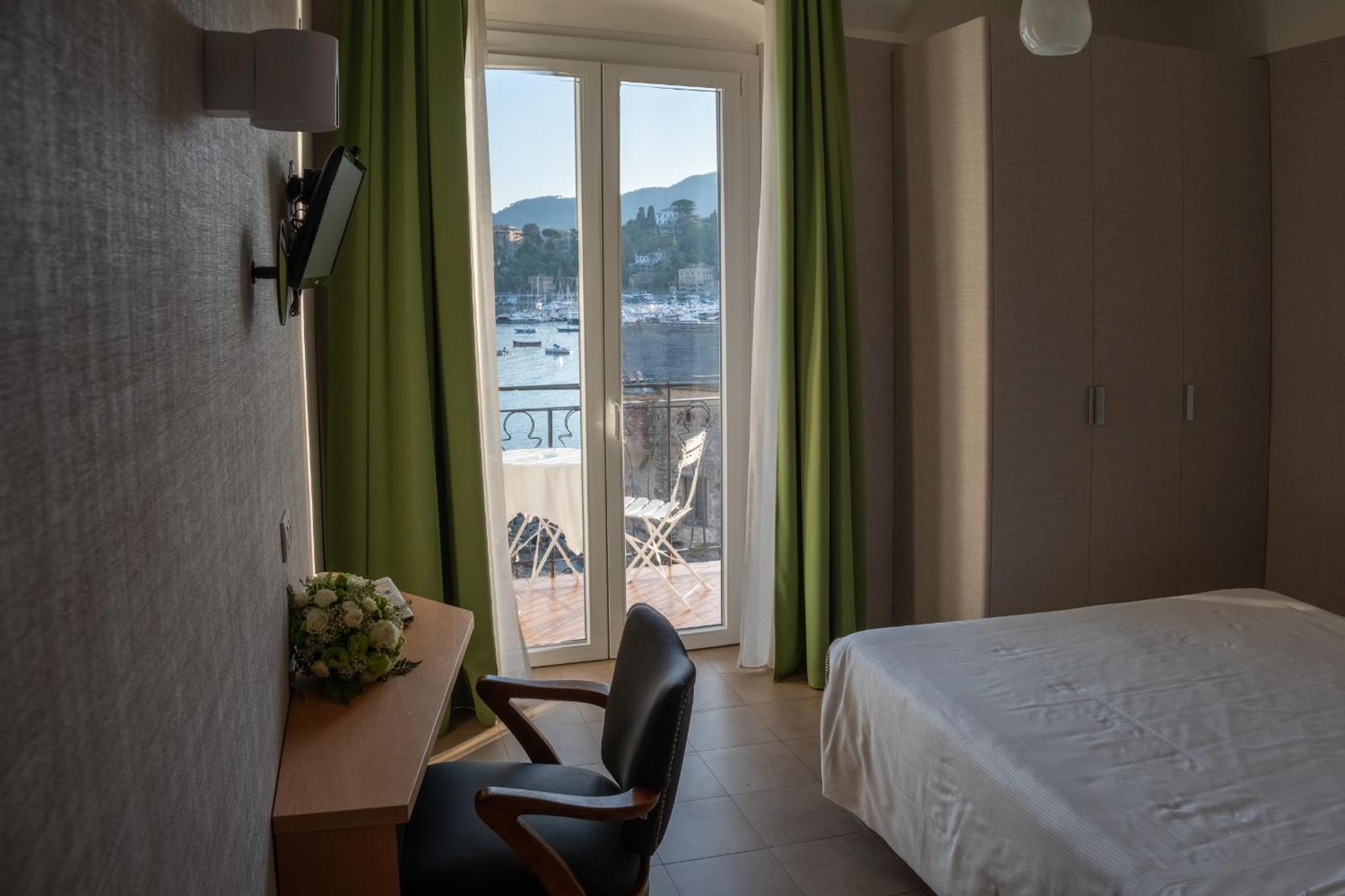 Double Room with Sea View - Photo 3