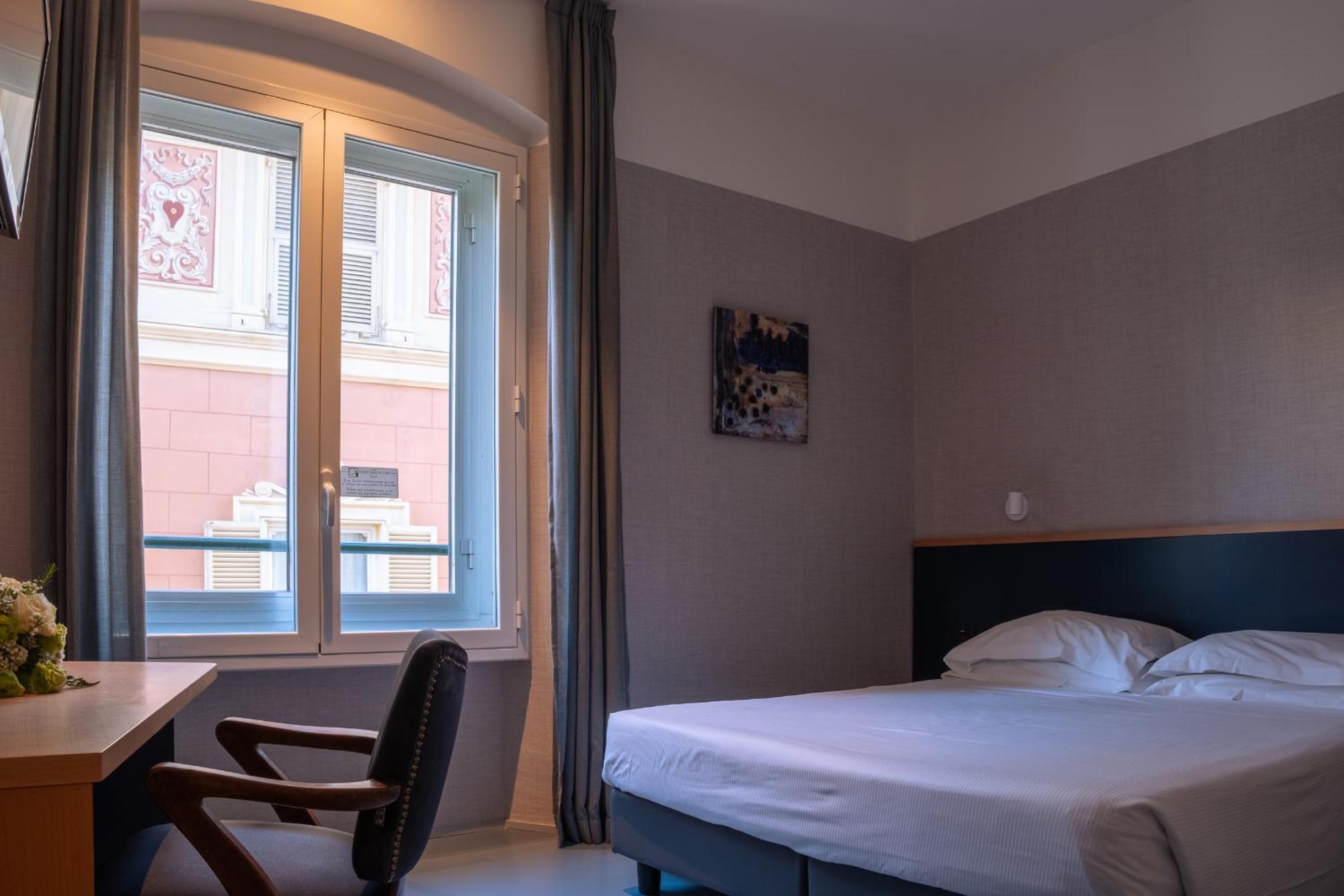 Economy Double Room - Photo 8