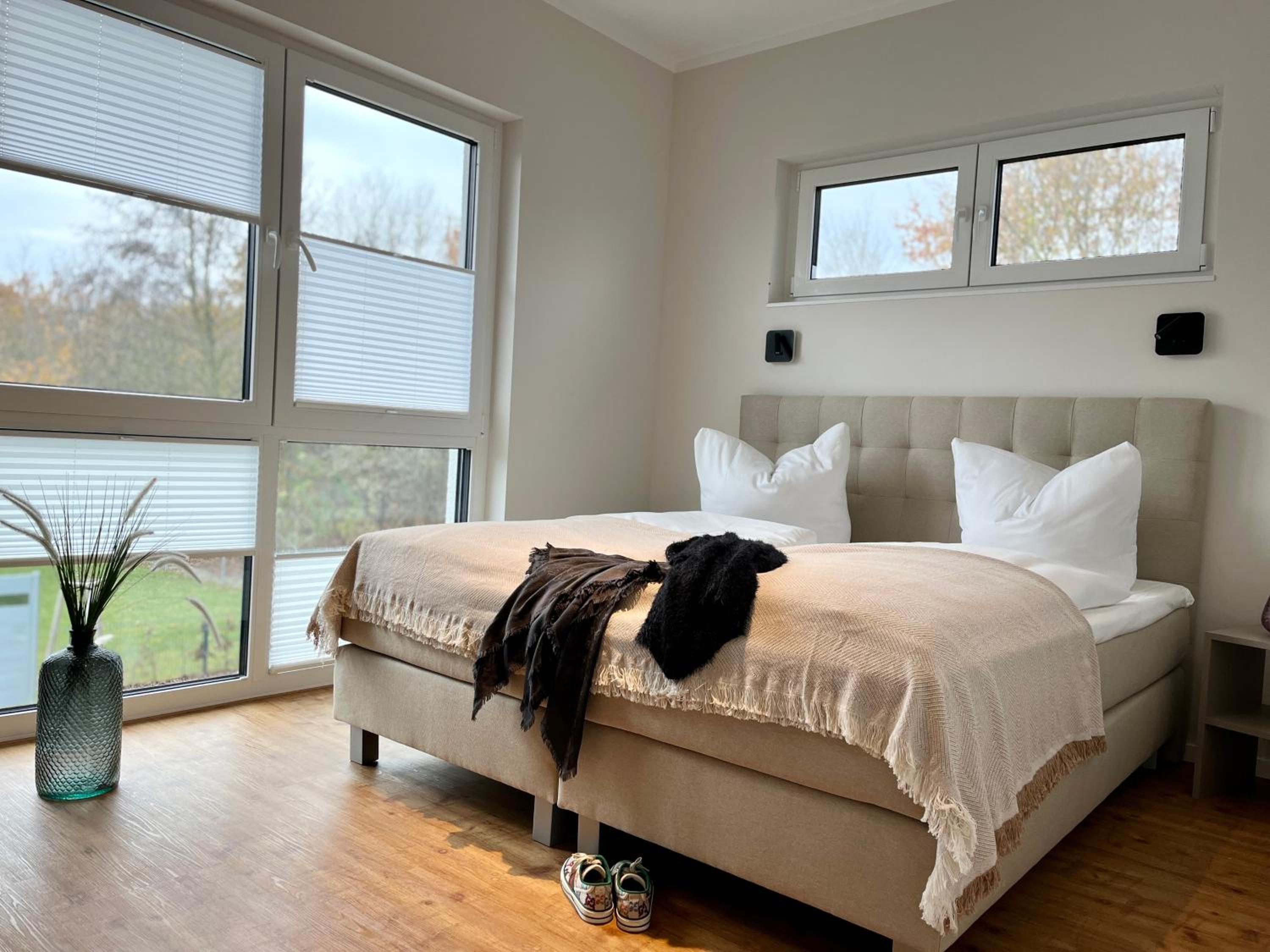 Six-Bedroom House photo 1
