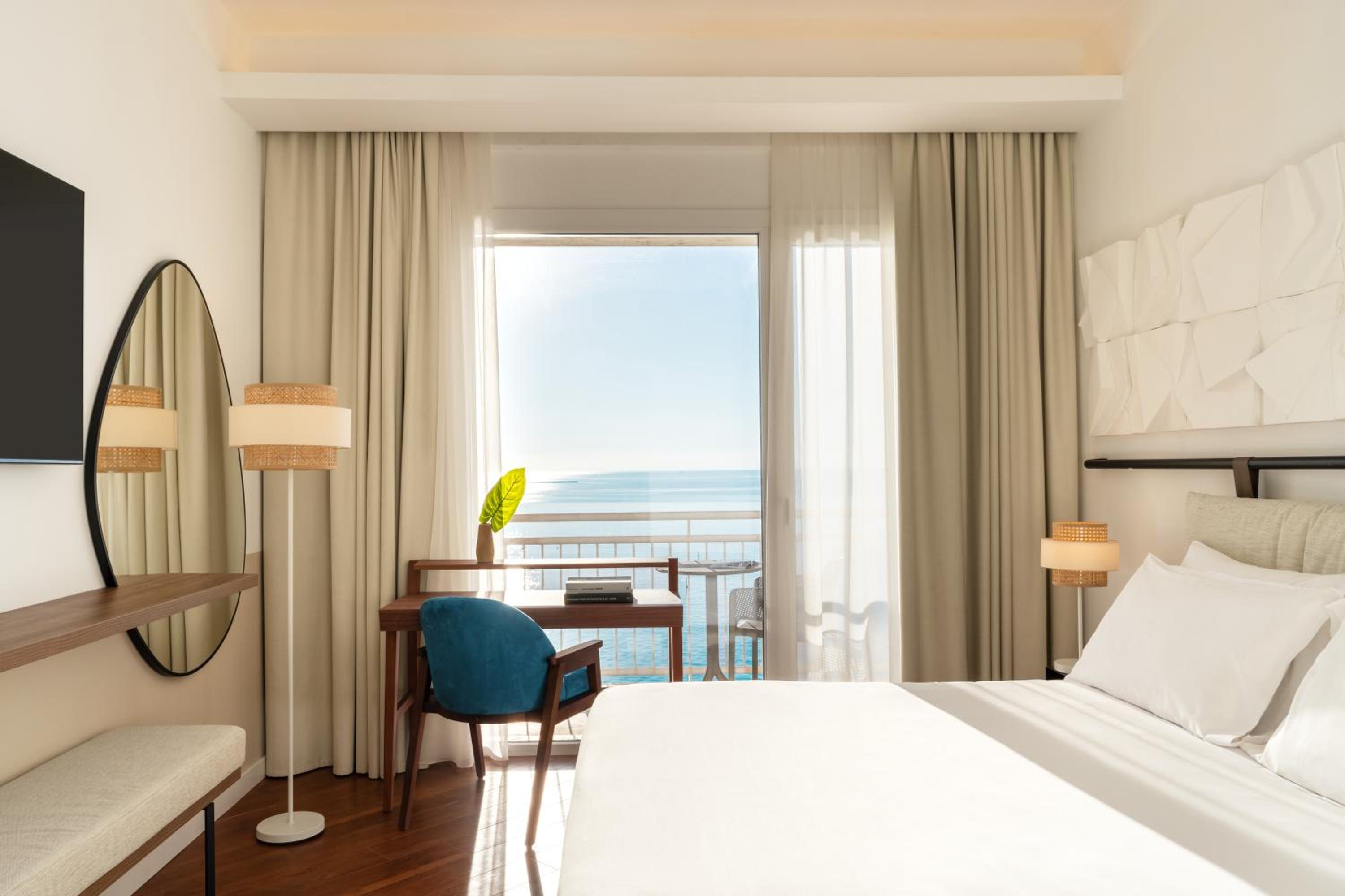 Superior Double with Sea View - Photo 1