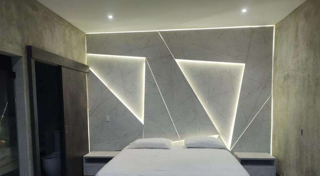 Deluxe Queen Suite