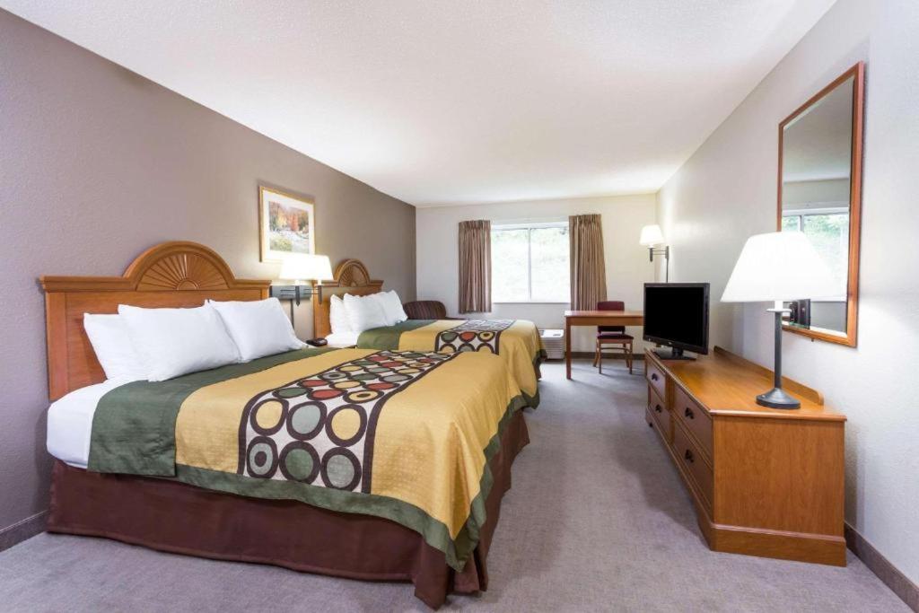 Quadruple Room with Two Queen Beds  - Hearing Accessible- Non Smoking  photo 1
