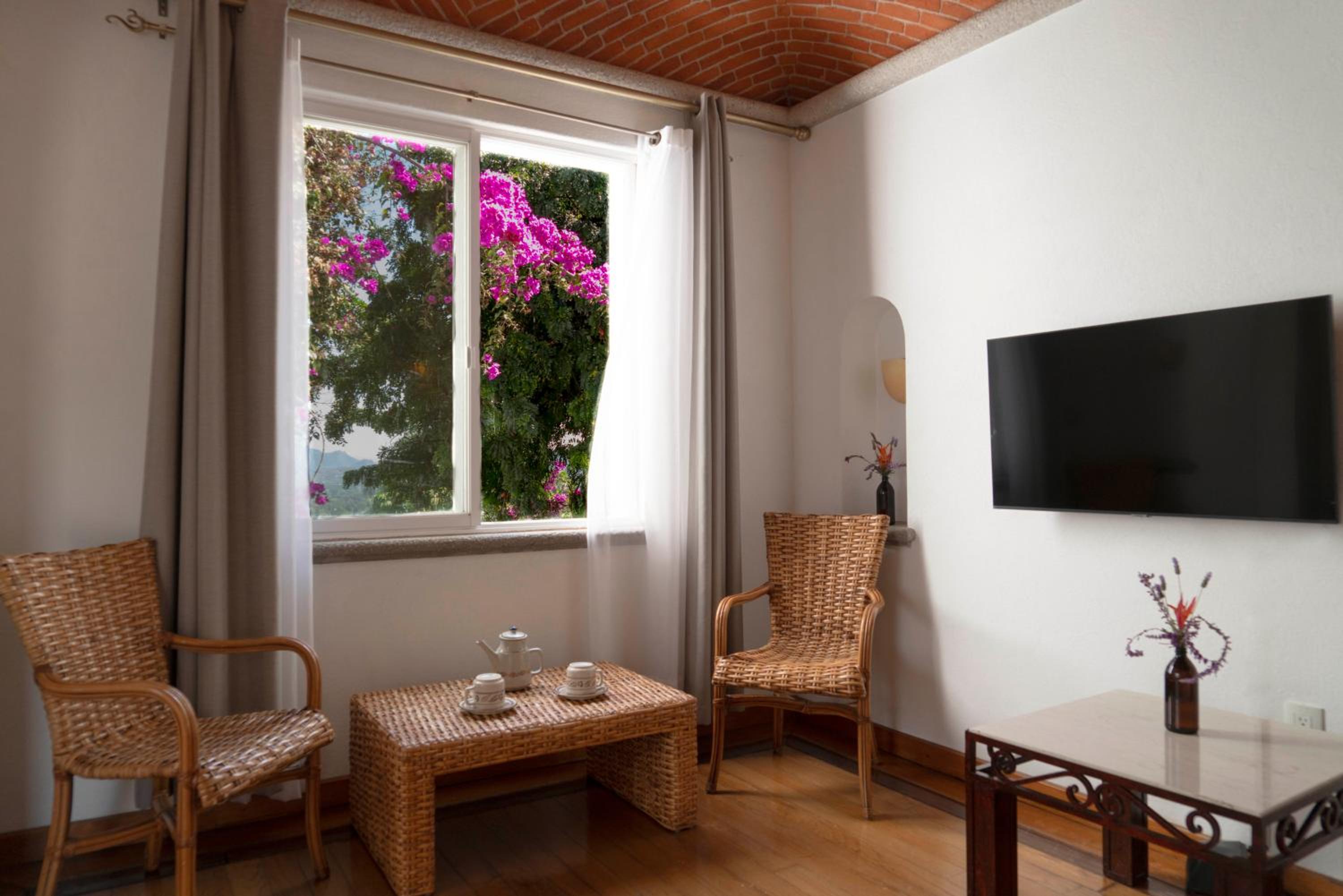 Suite - Photo 20