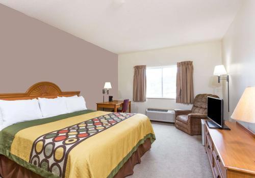 King Room with Roll-In Shower - Disability Access/Non Smoking photo 1