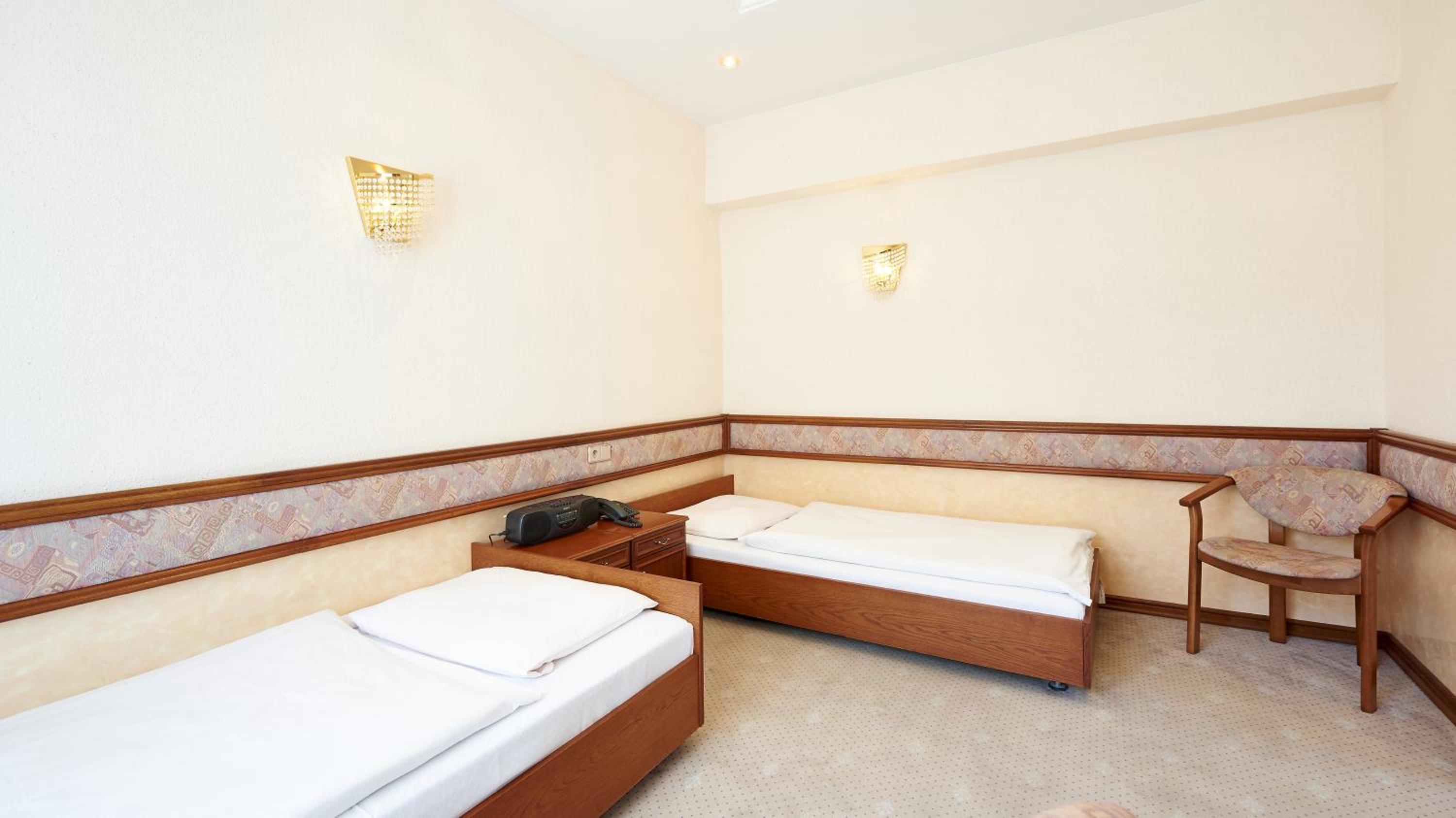 Twin Room - Photo 2