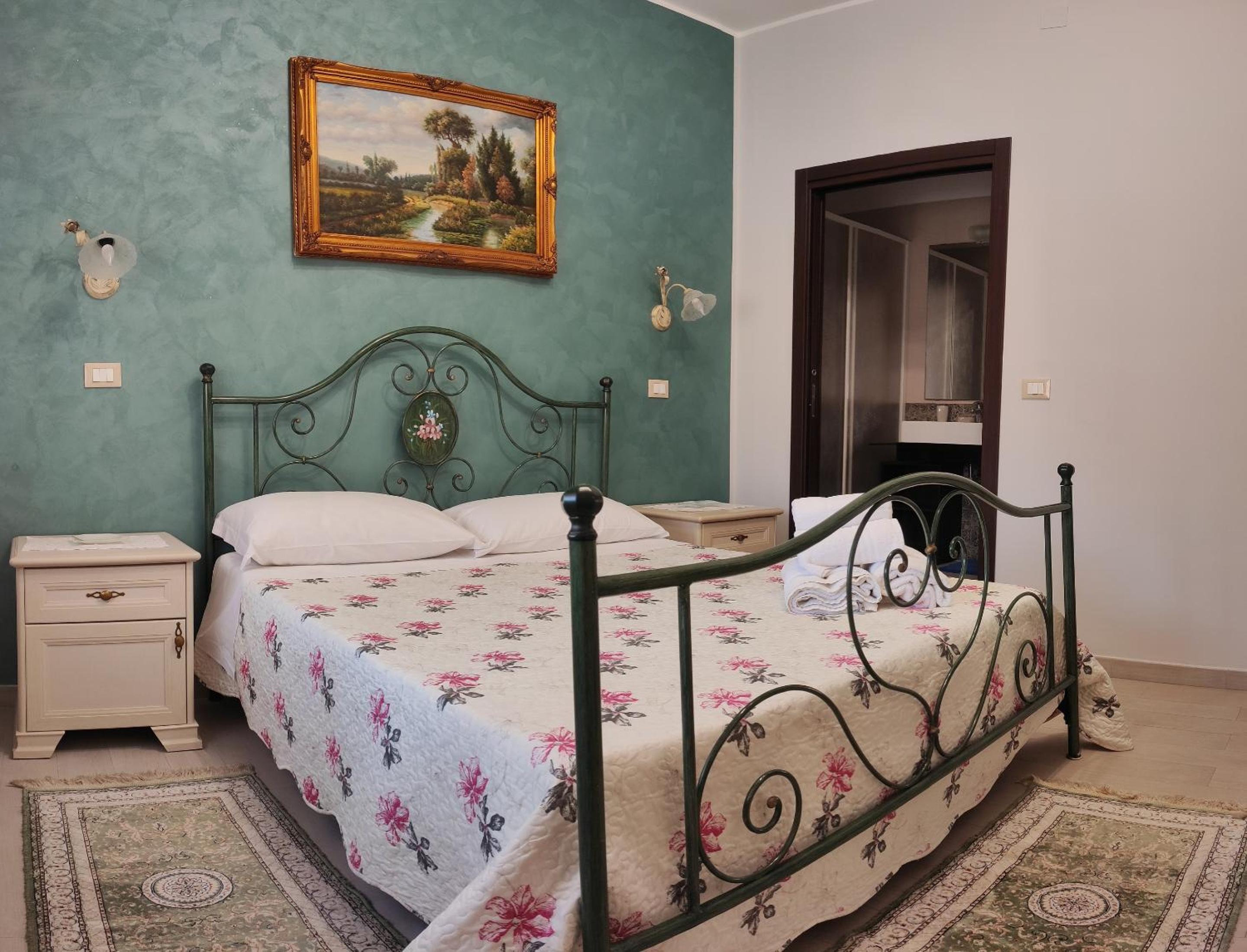 Small Double Room photo 3