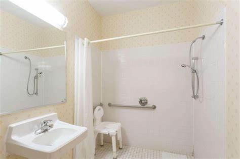 King Room with Roll-In Shower - Disability Access/Non Smoking photo 2