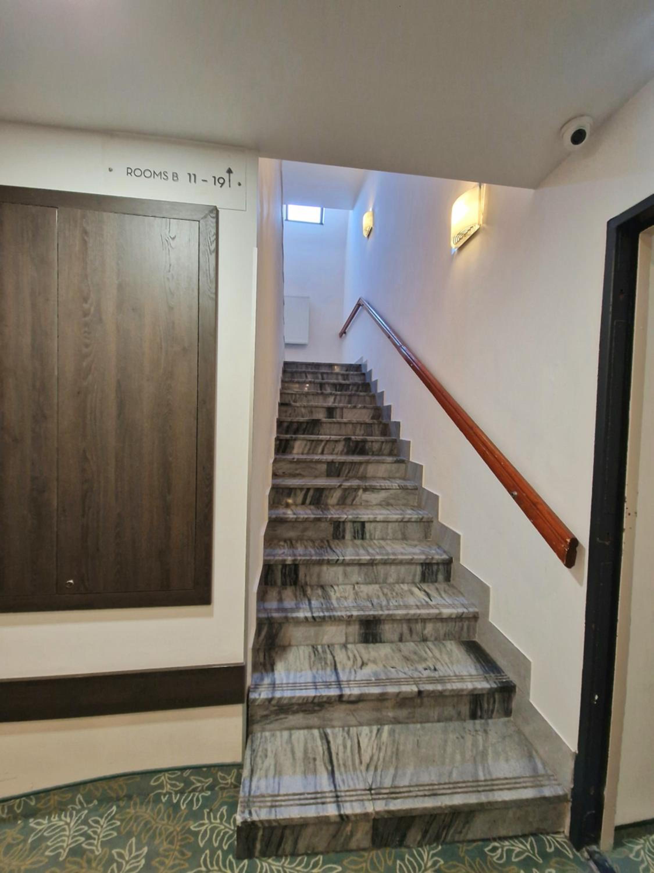 Economy Twin Room - Photo 6
