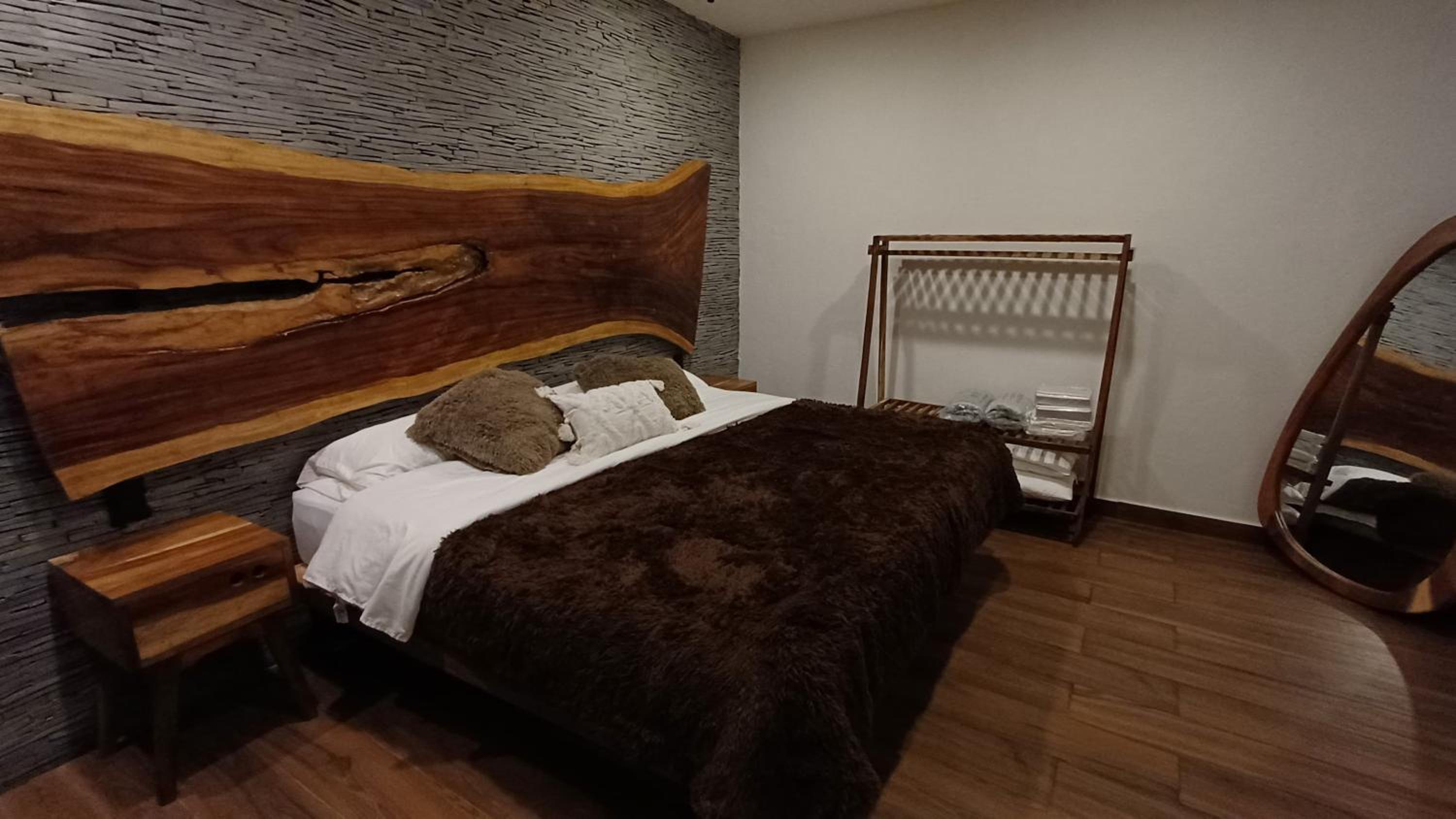 One-Bedroom Bungalow - Photo 4