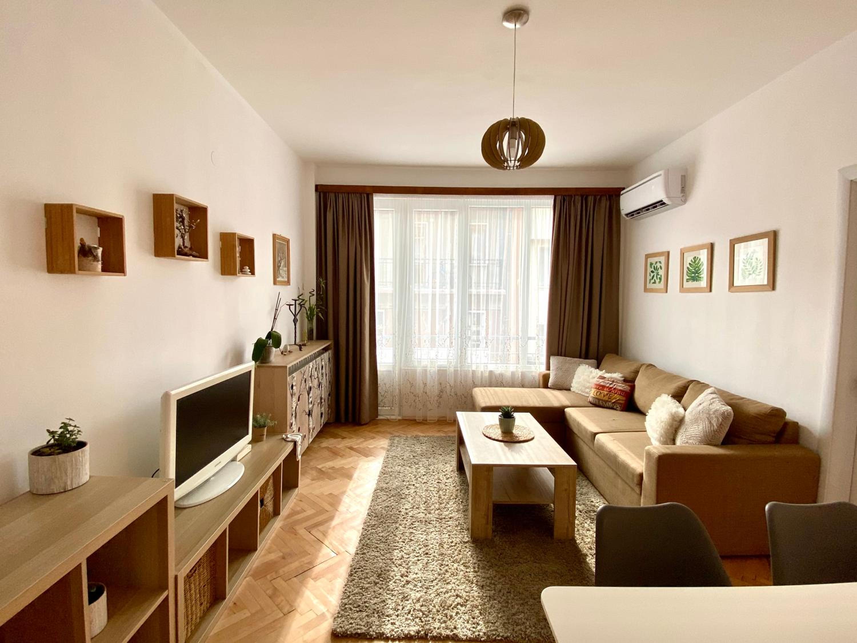 One-Bedroom Apartment photo 1