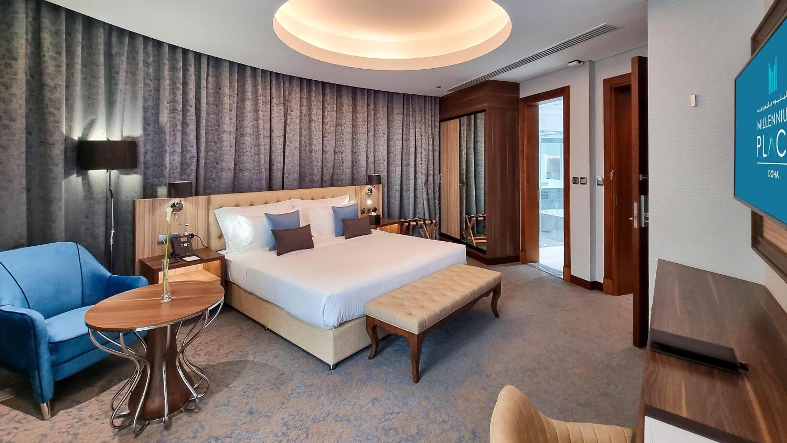 Premium King Room - Photo 4