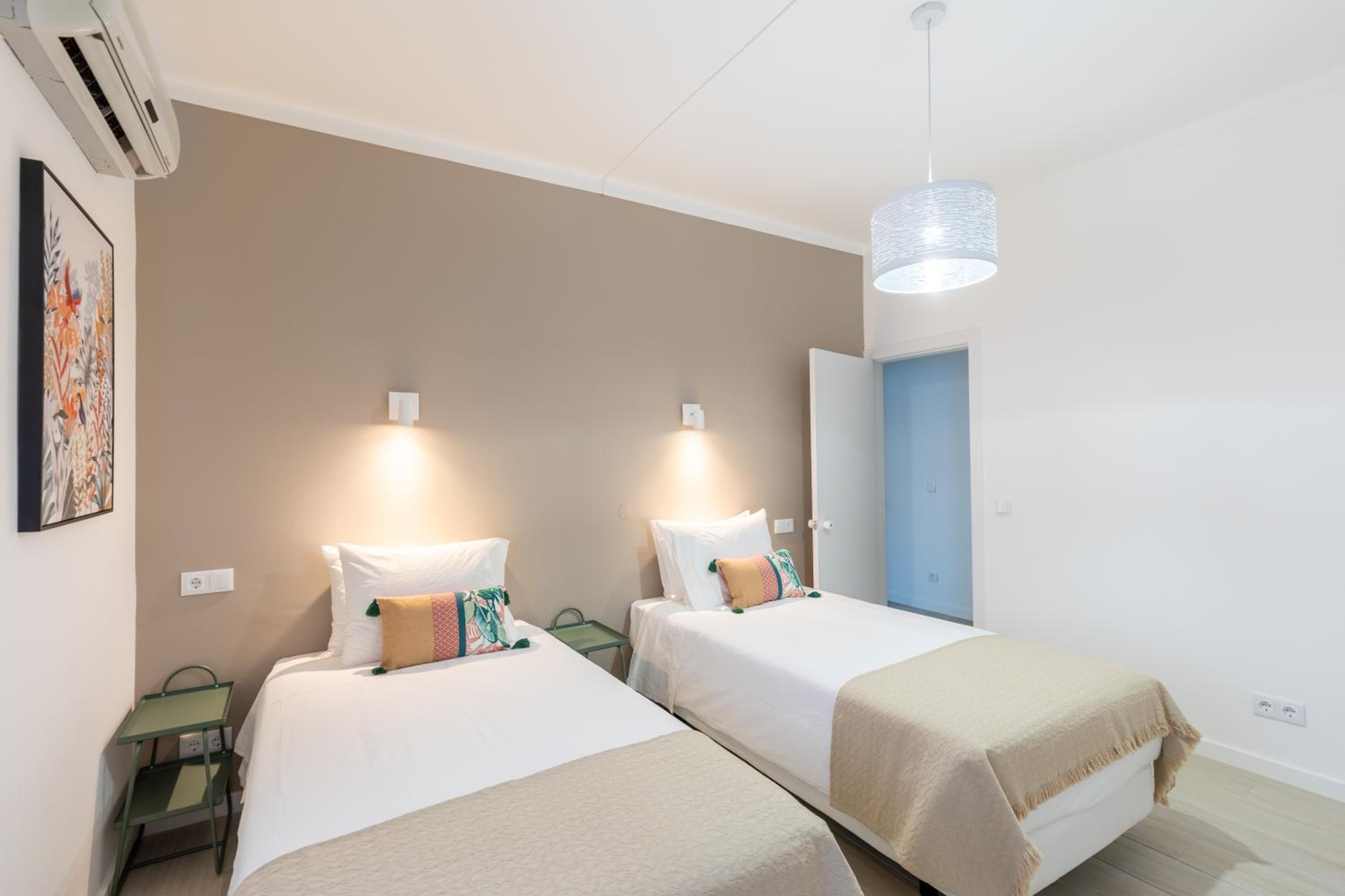 One-Bedroom Apartment with Twin Beds photo 1