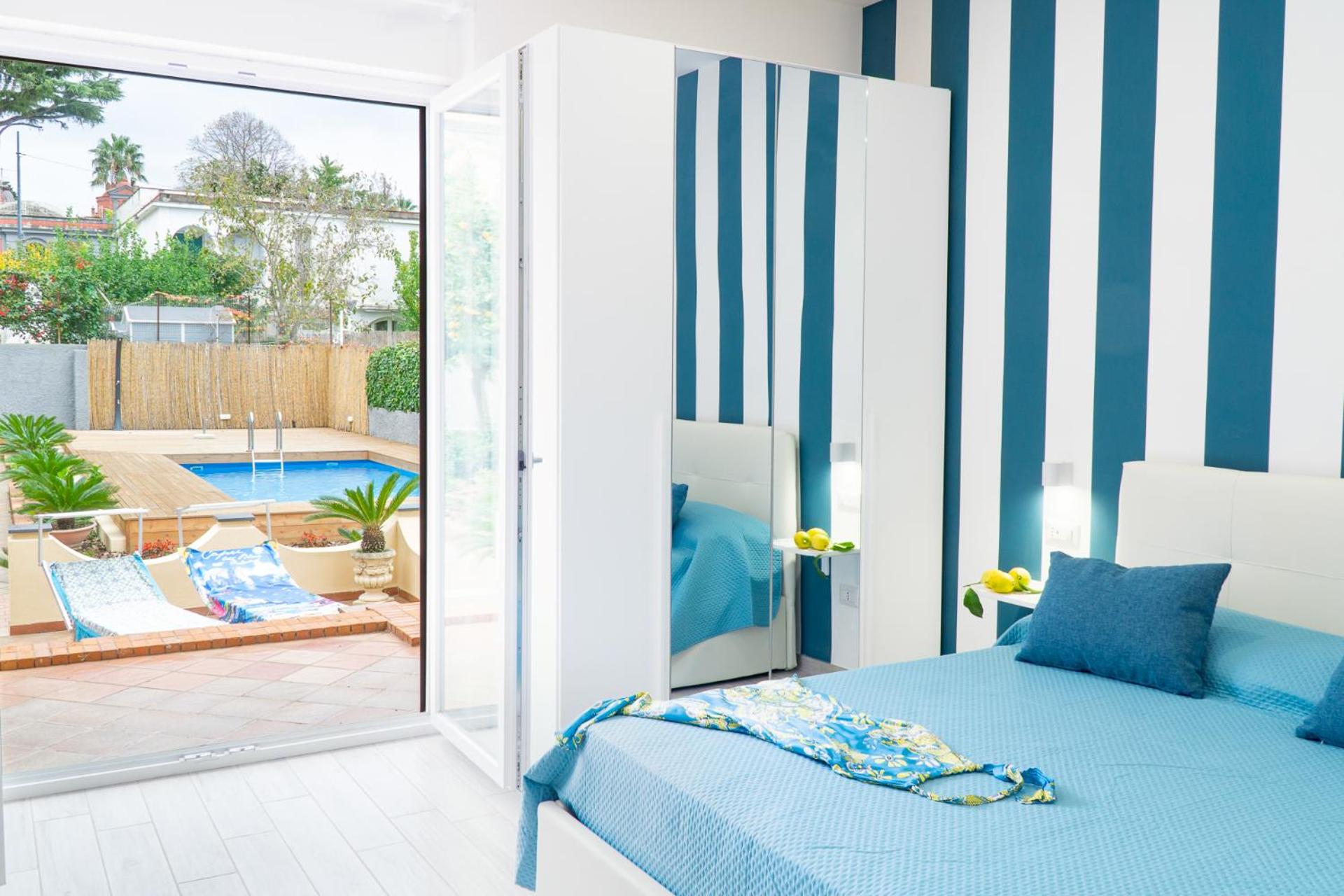 Apartment with Pool View