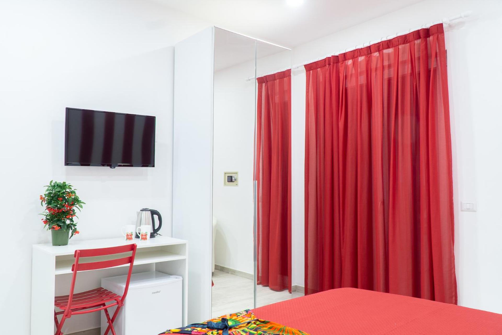 Deluxe Double Room with Side Sea View photo 3