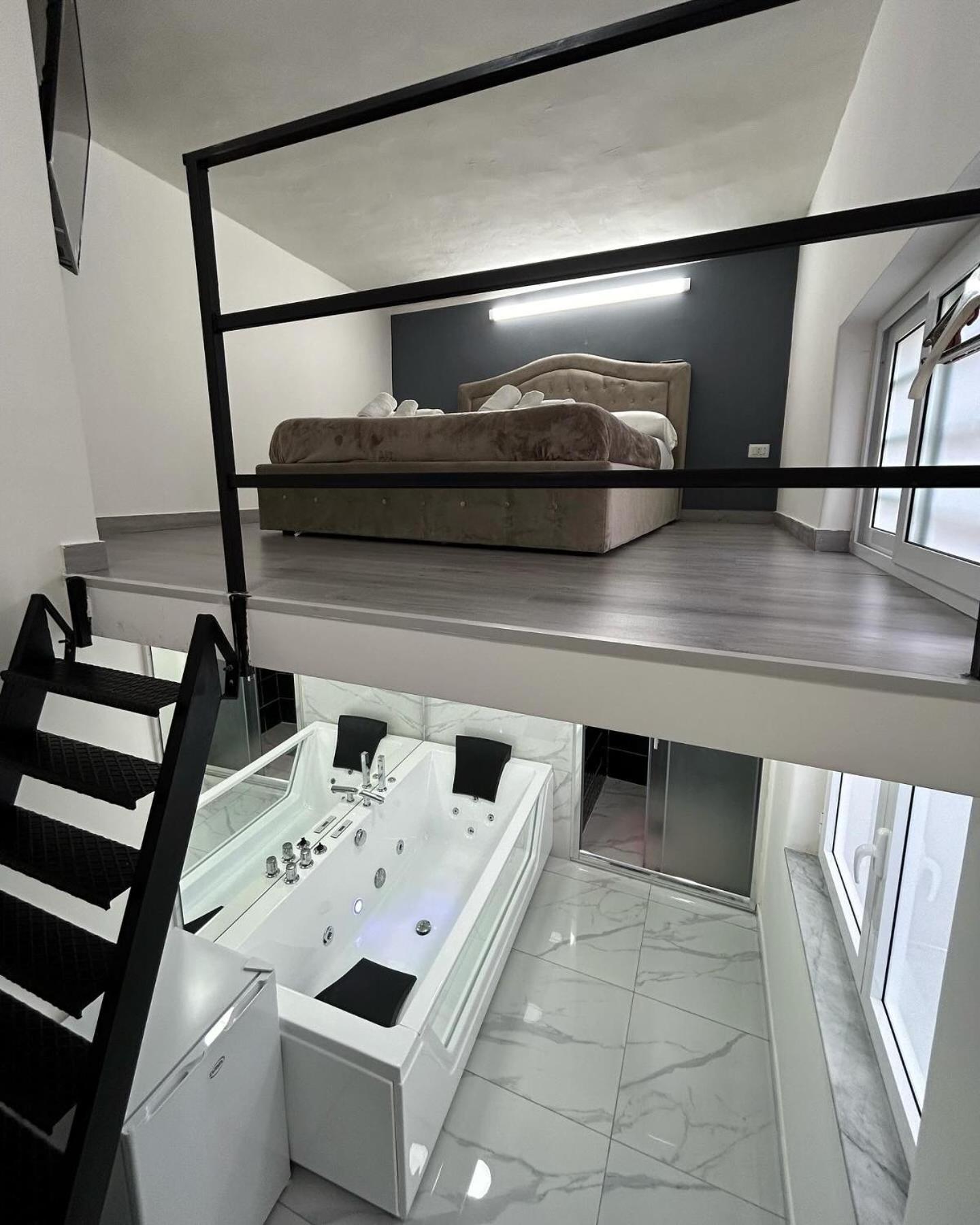 Deluxe Suite with Spa Bath