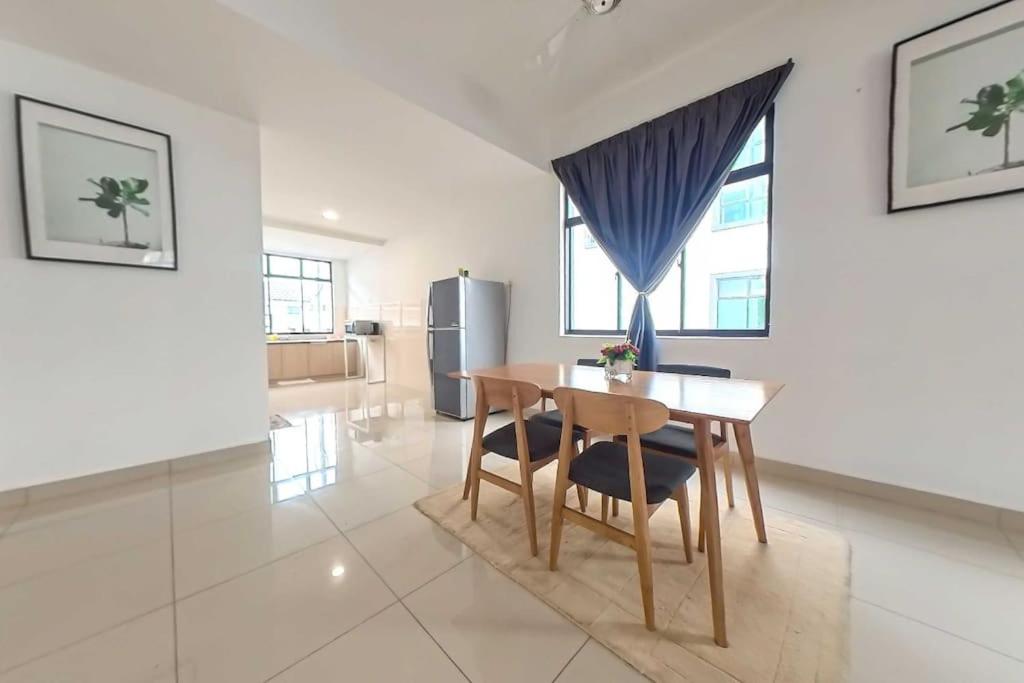Four-Bedroom House photo 3