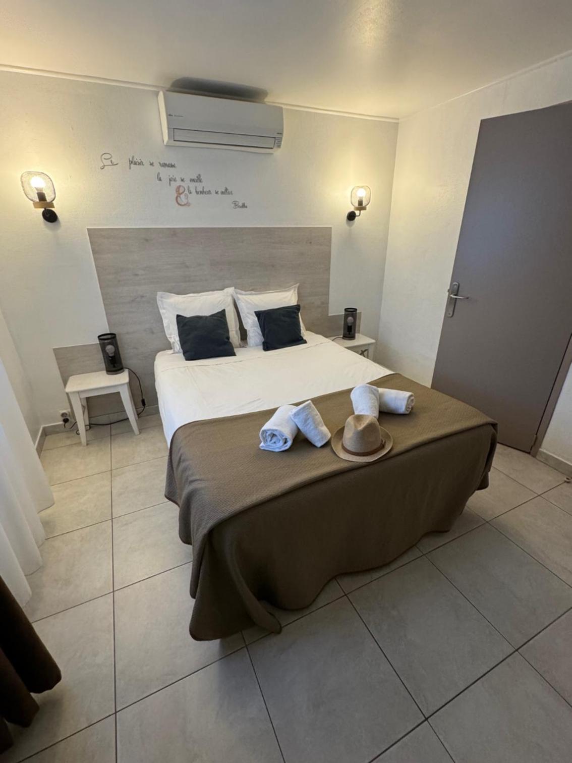Double Room - Photo 2