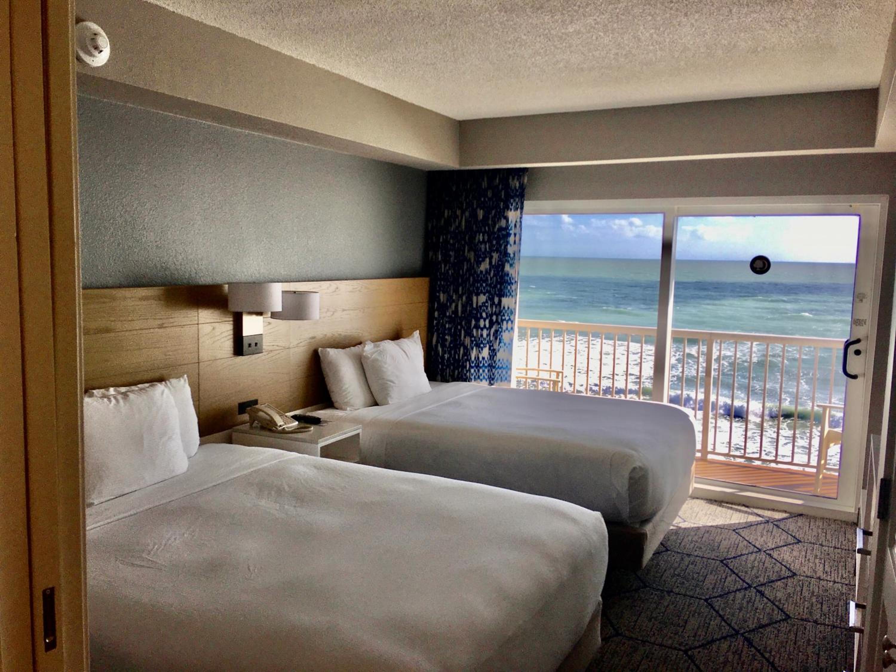 Queen Room with Two Queen Beds and Patio photo 3