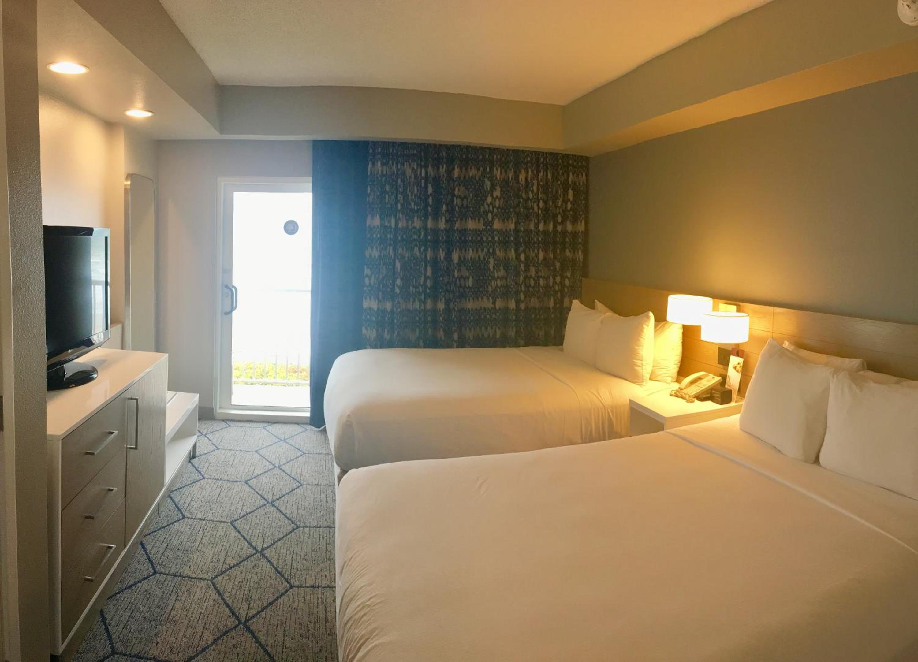 Queen Room with Two Queen Beds and Patio photo 2