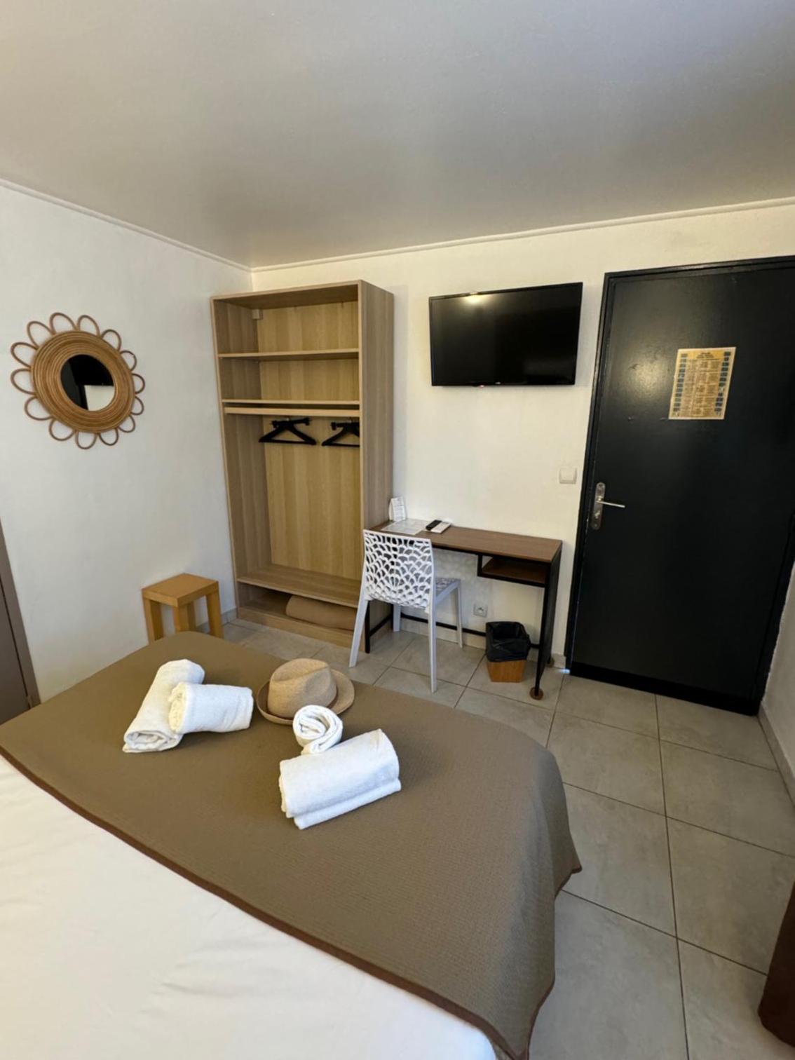 Double Room - Photo 3