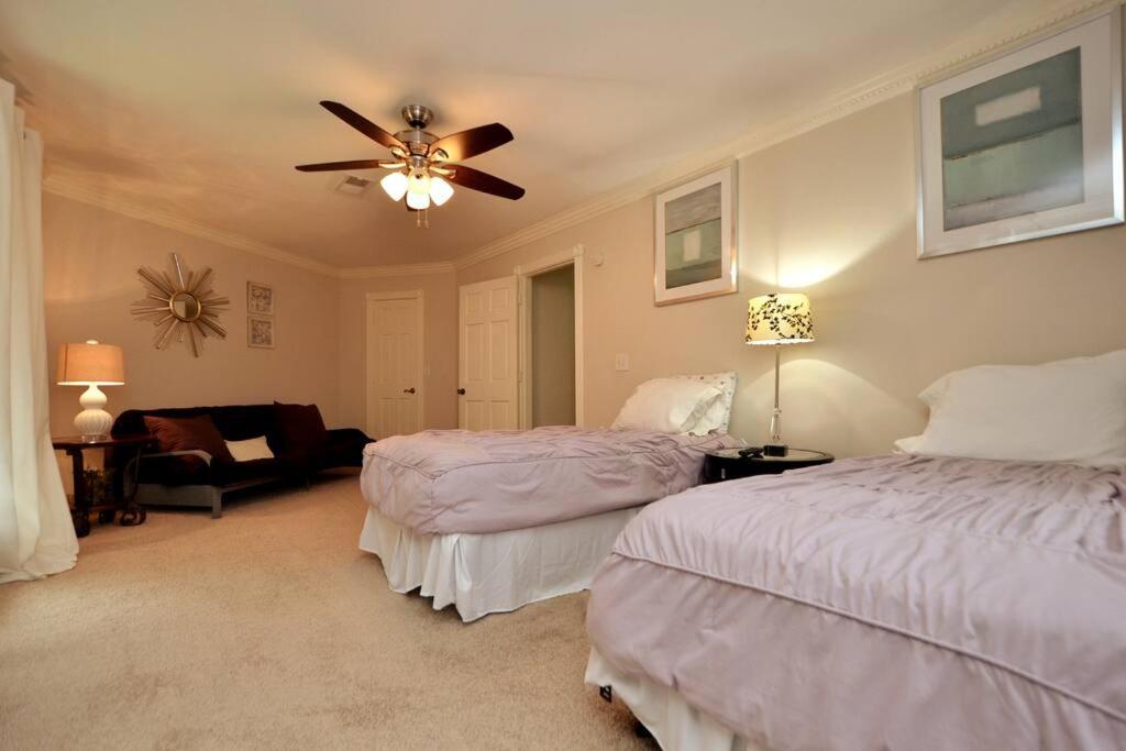 Five-Bedroom House photo 2