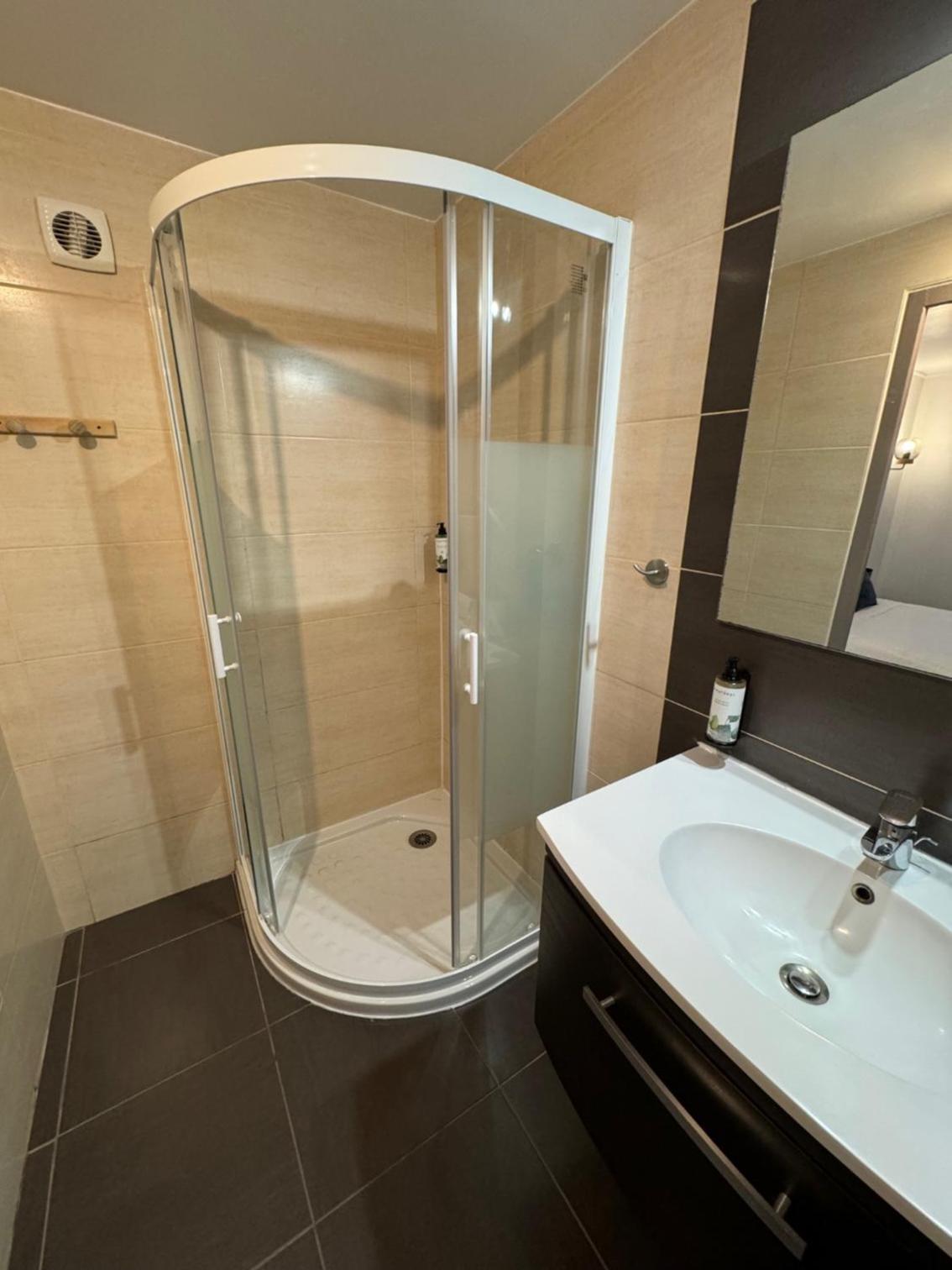 Double Room - Photo 5