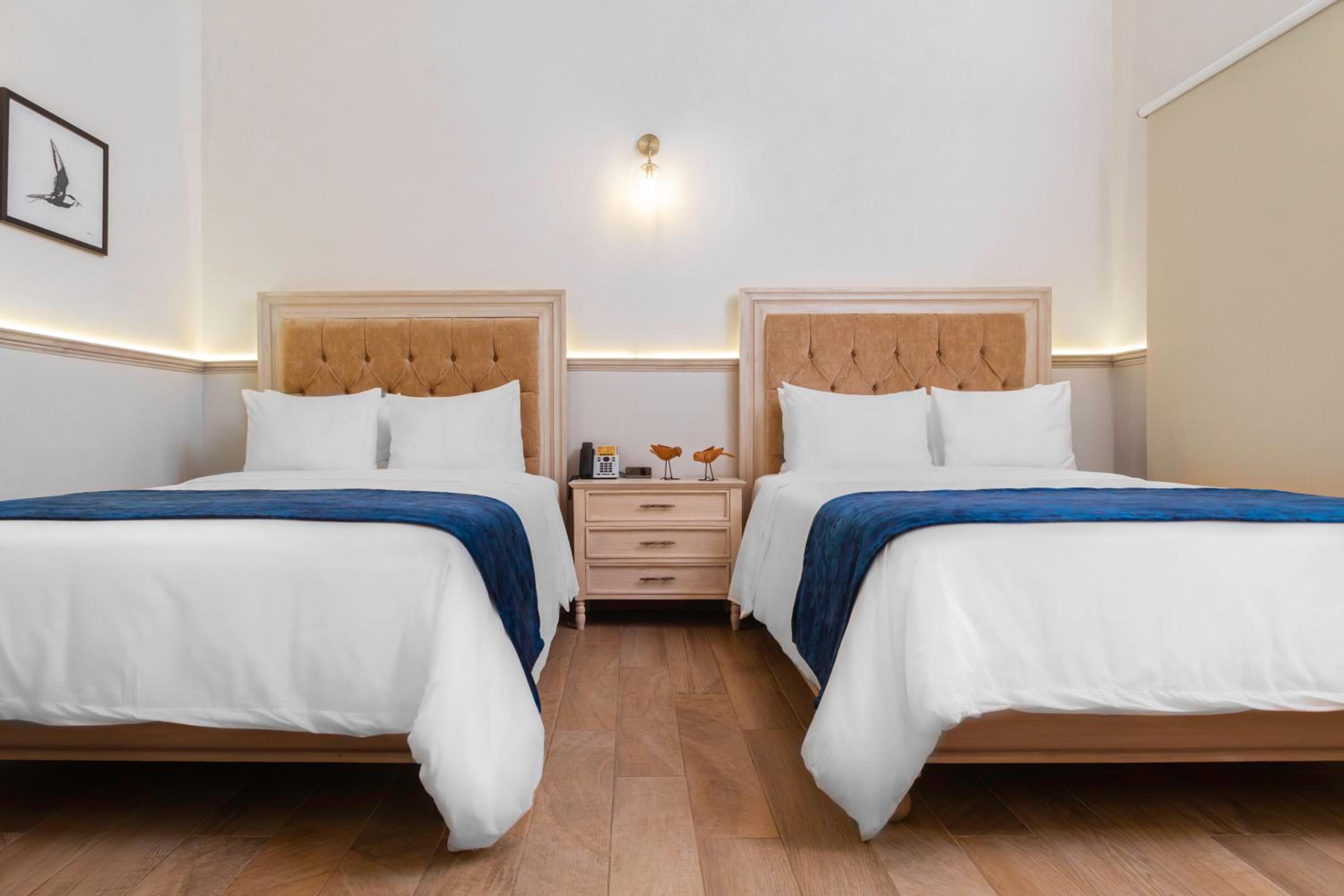 Grand Double Room with Two Double Beds - Photo 8