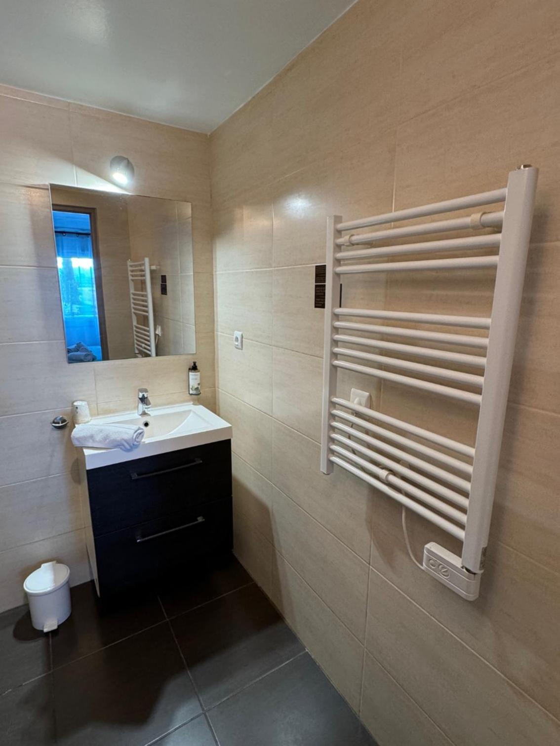Double Room - Photo 8