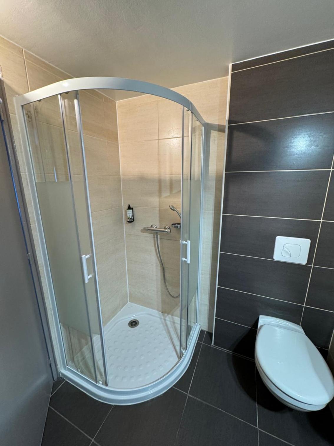 Double Room - Photo 9