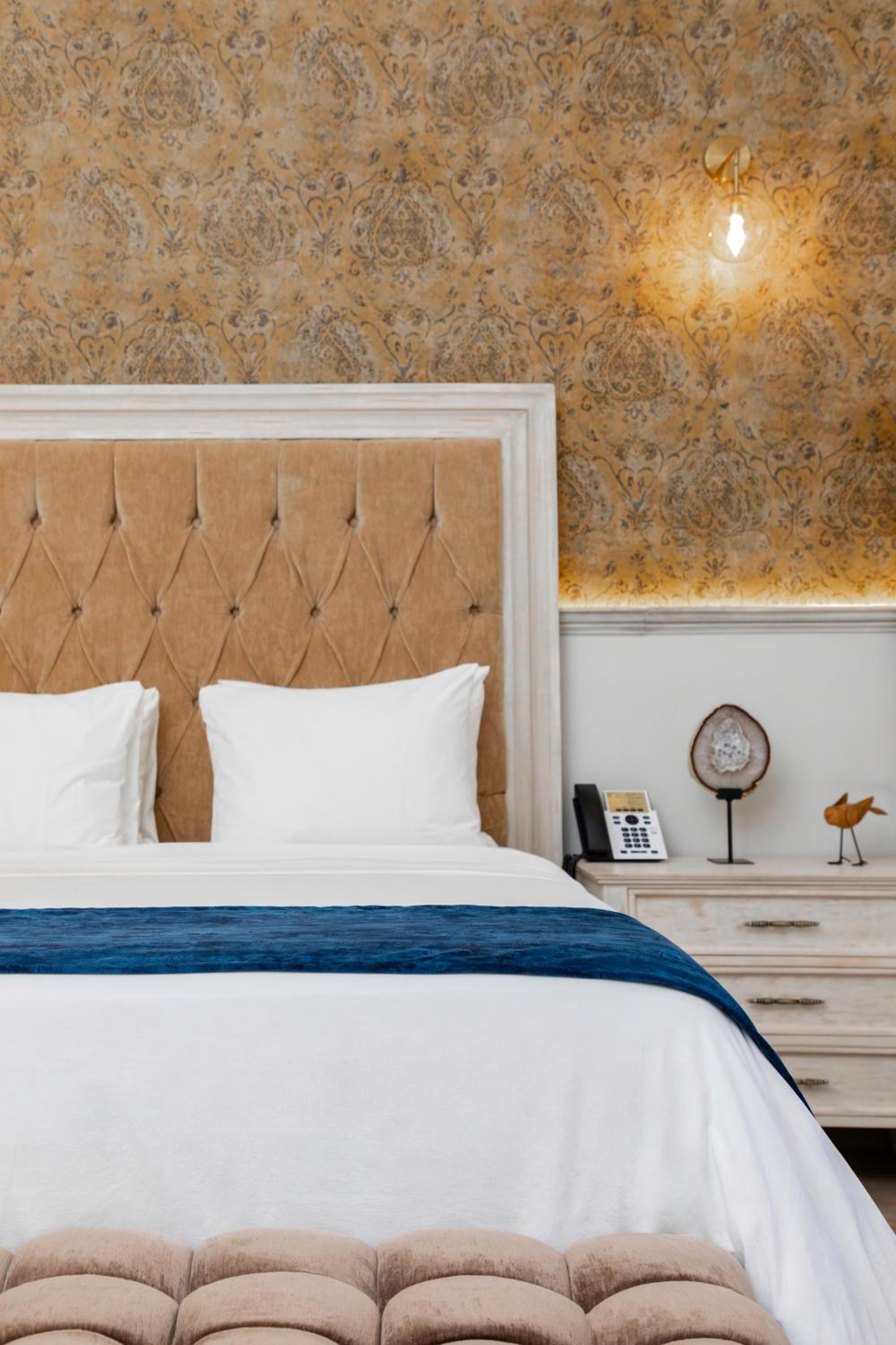 Queen Room with Two Queen Beds, Balcony and Cathedral View - Photo 13