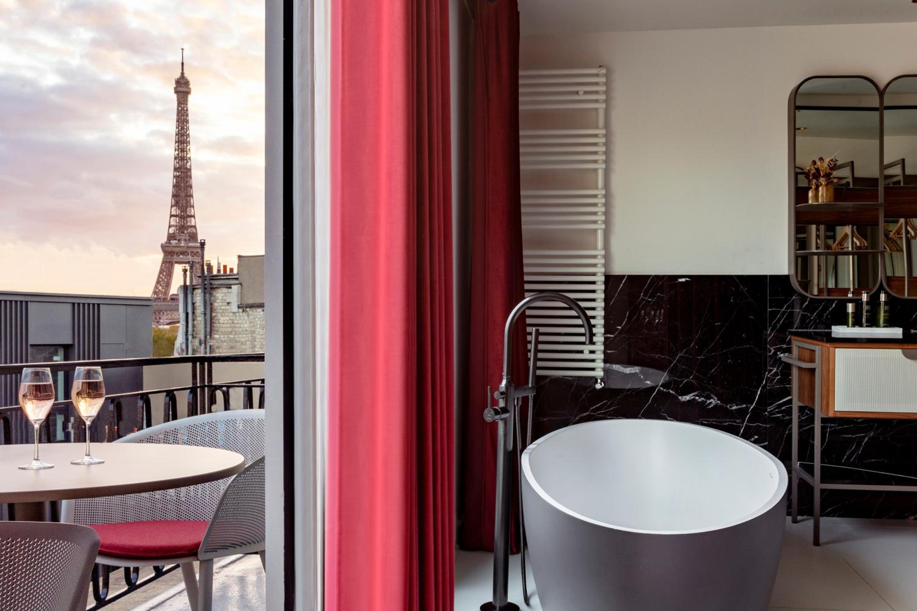 Grand Suite Eiffel with Balcony