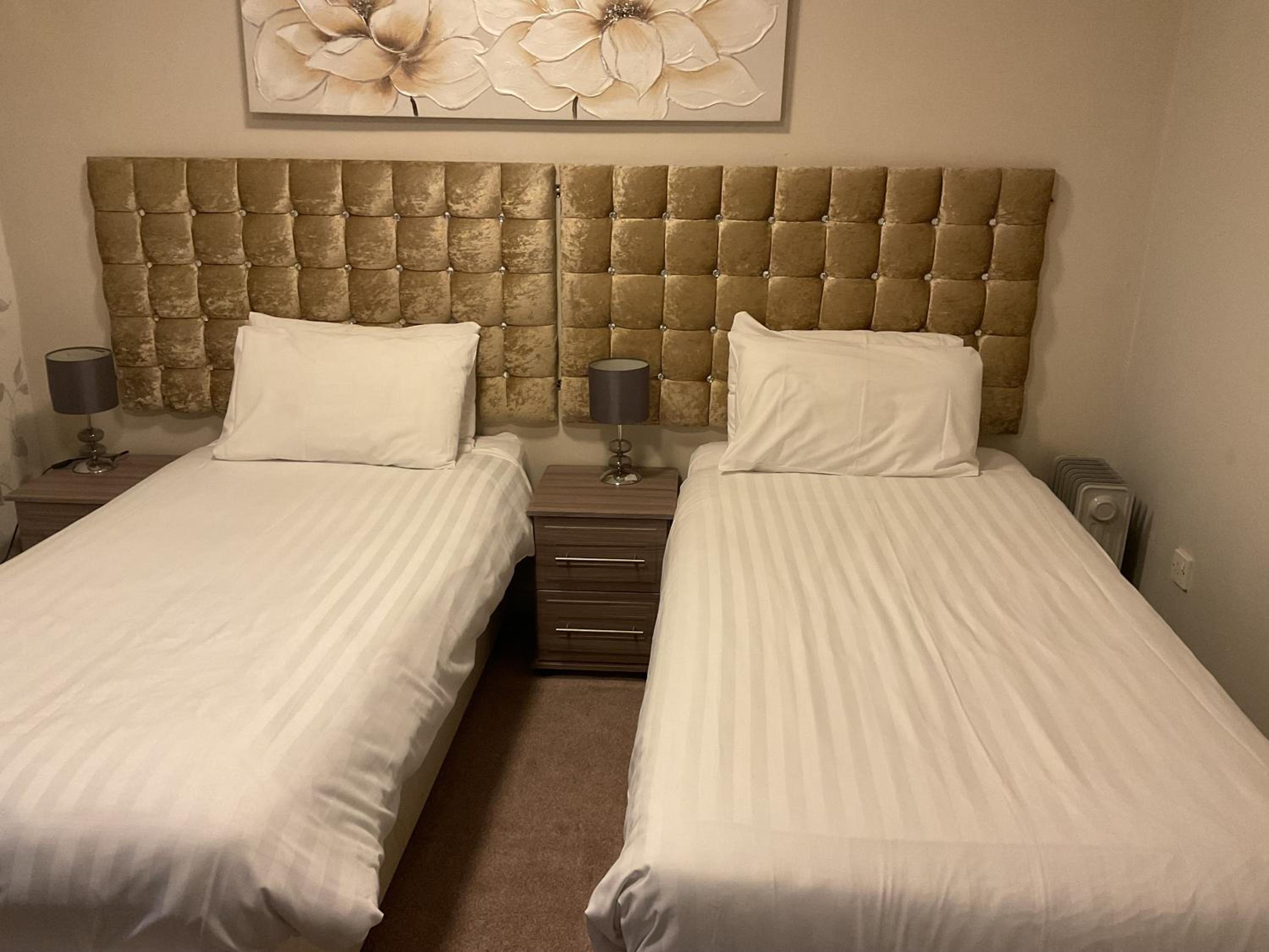 Twin Room - Photo 3