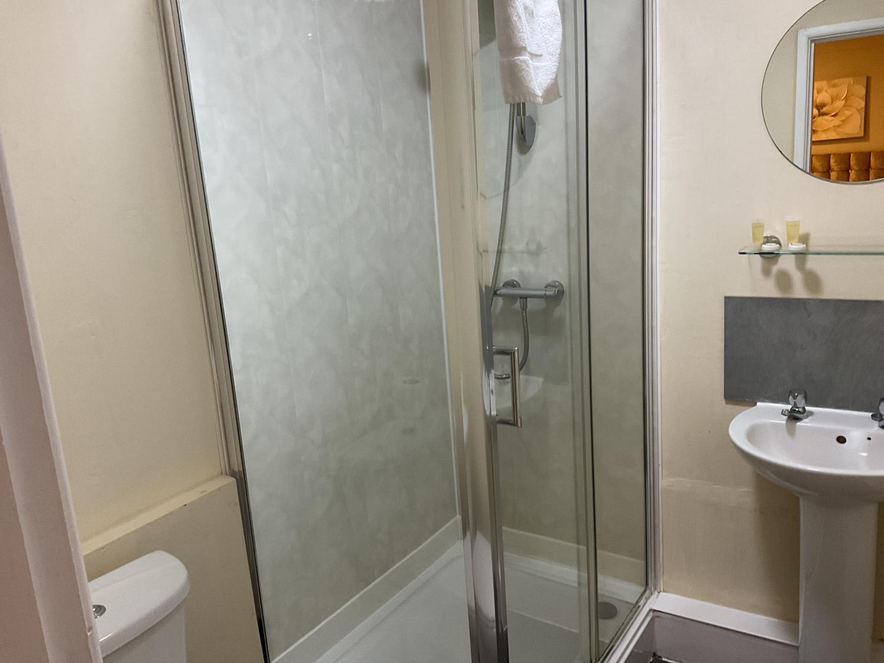 Twin Room - Photo 2