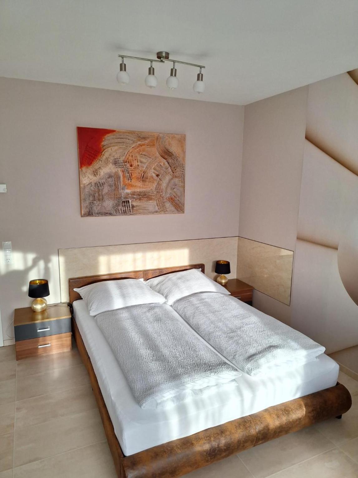 Deluxe Room (2 Adults + 1 Child) photo 2