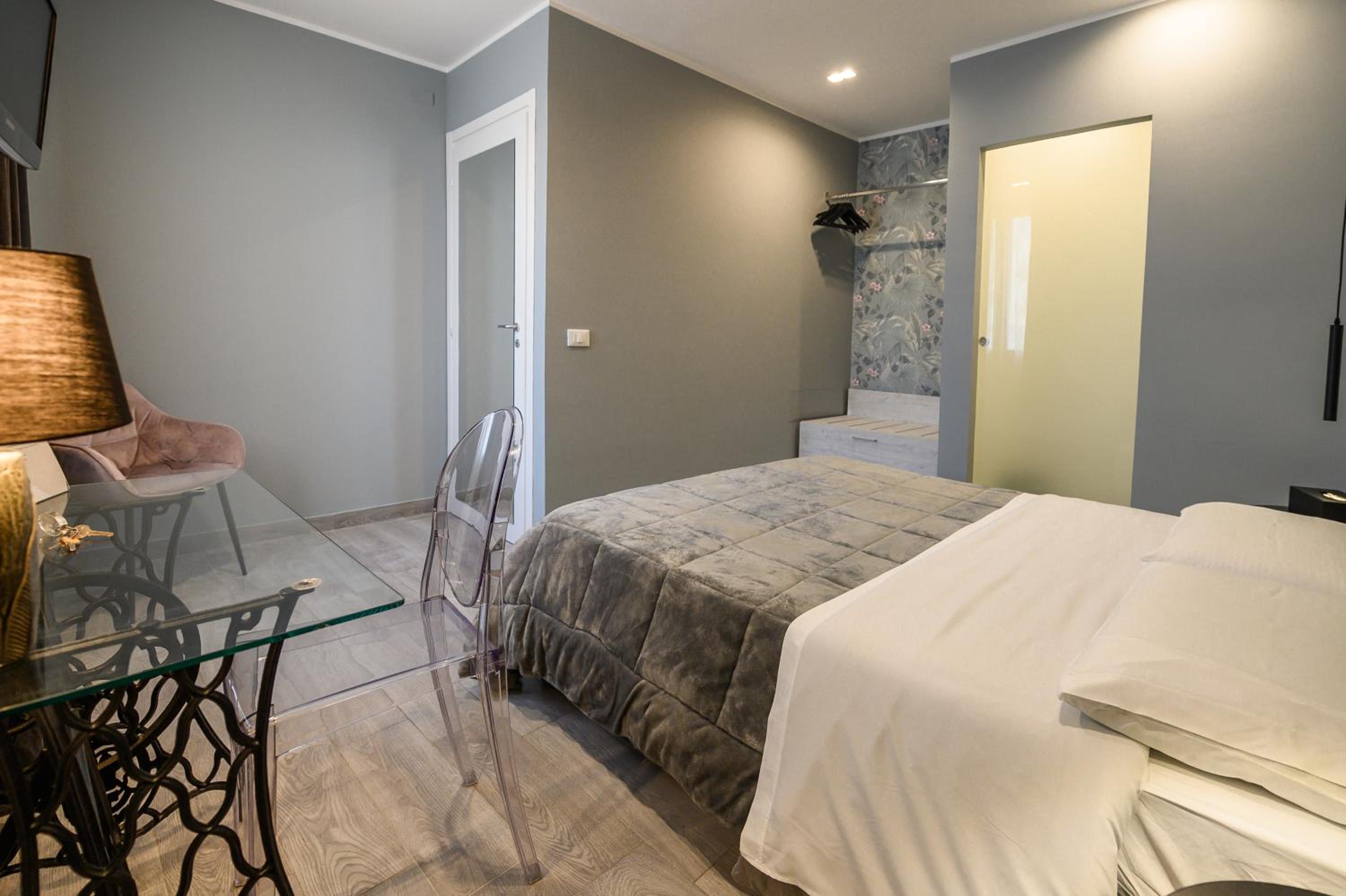 Double Room with Private Bathroom - Photo 1