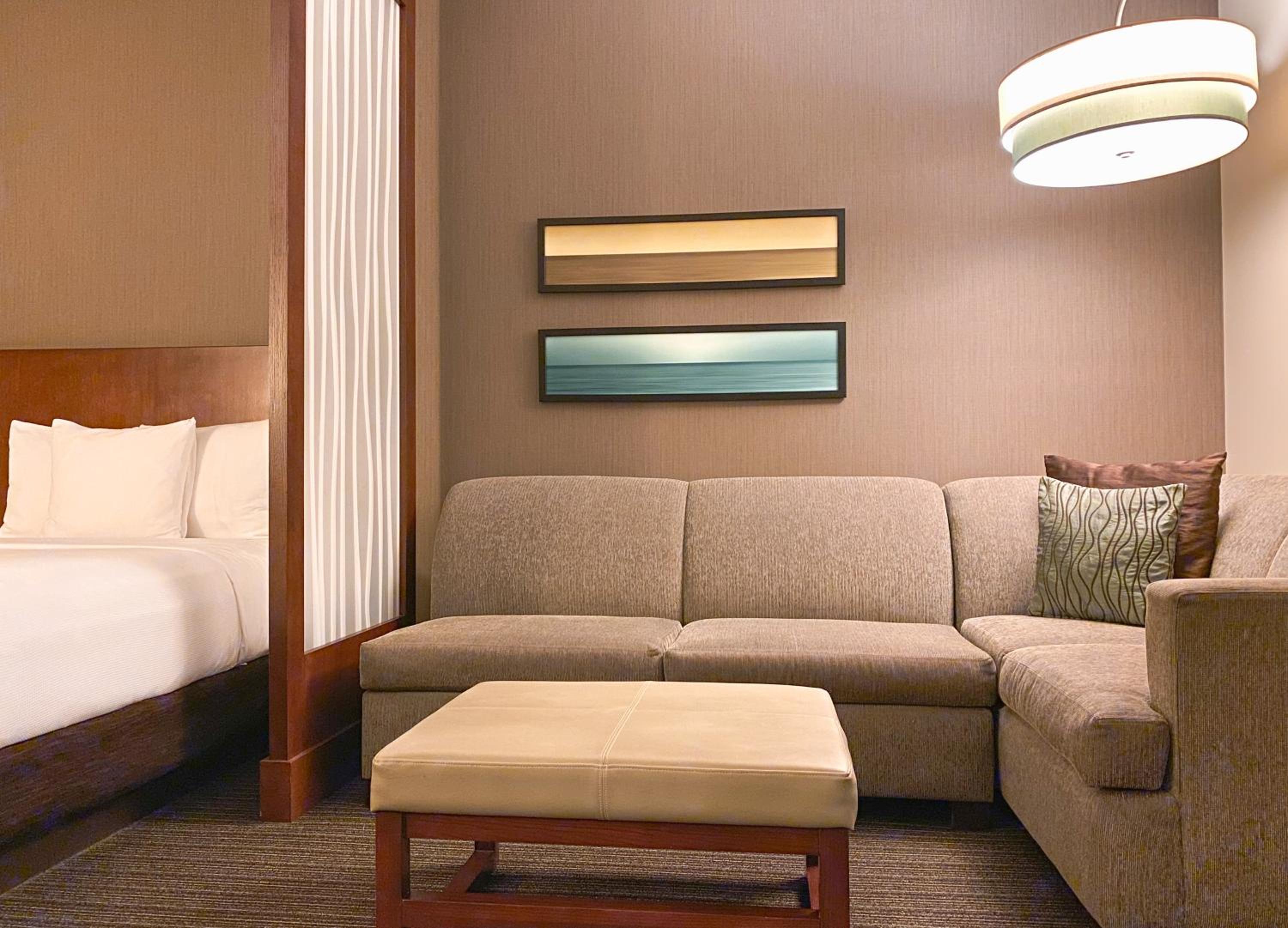 King Room with Sofa Bed - Photo 7