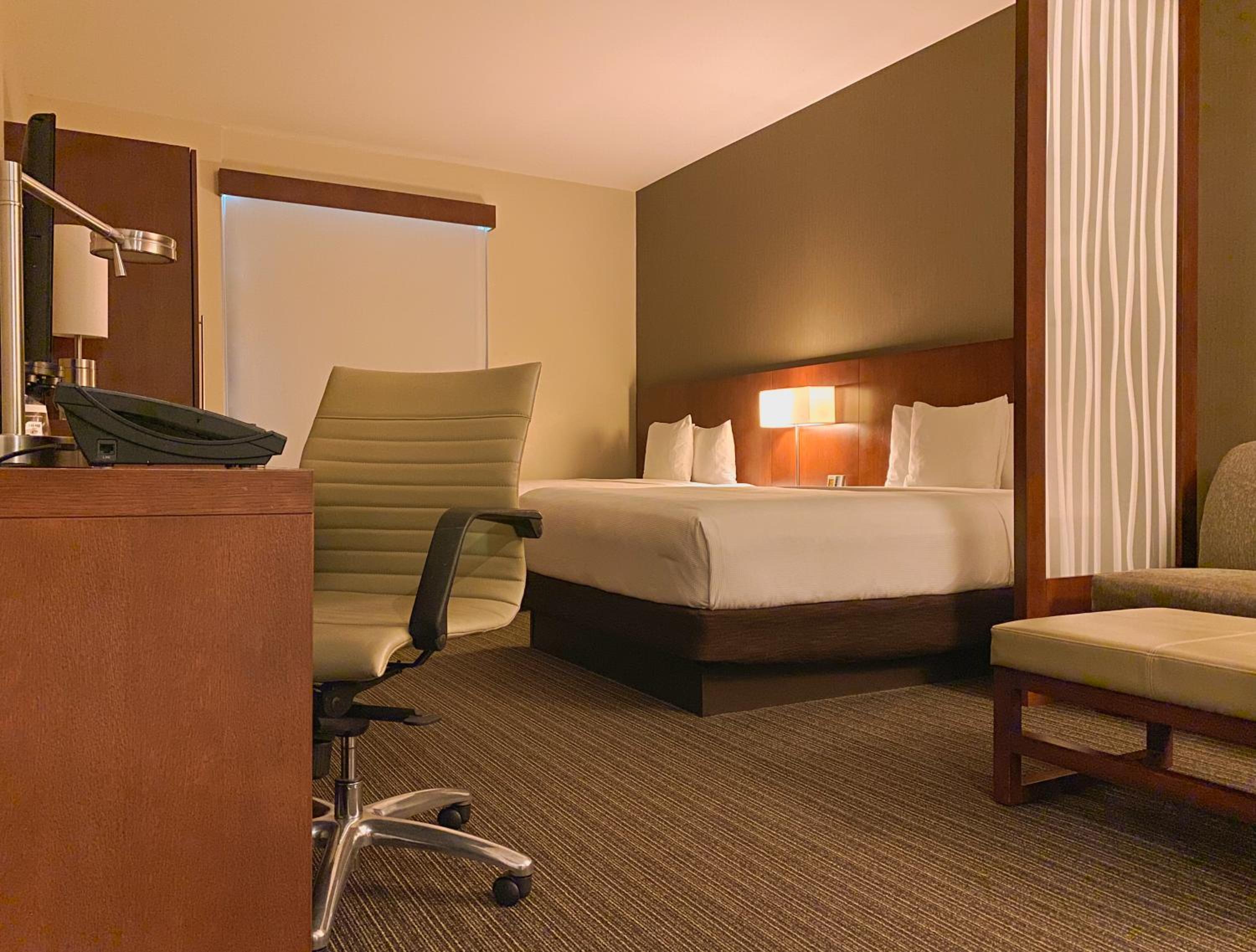 Queen Room with Two Queen Beds and Sofa Bed - Photo 8