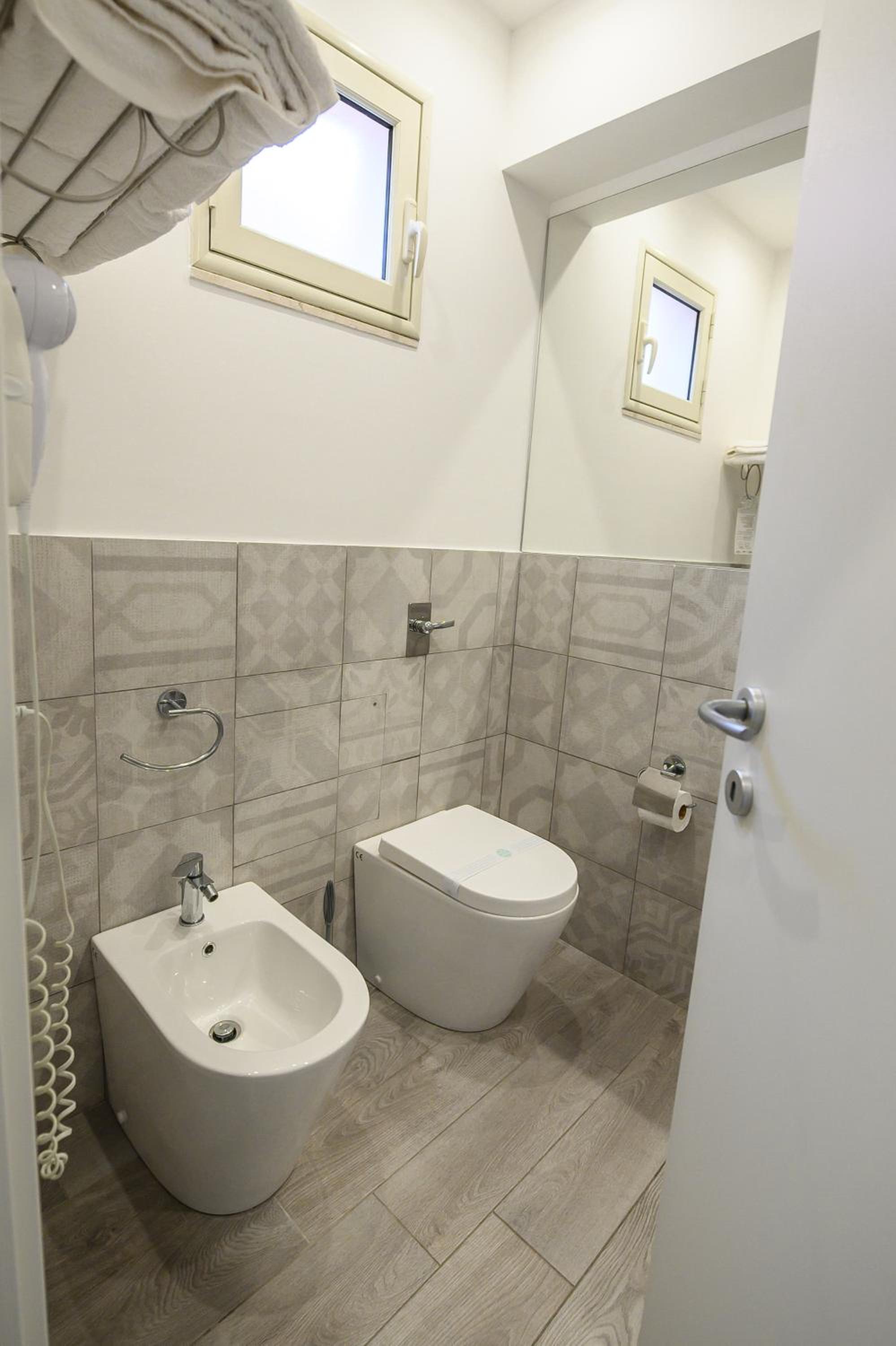 Standard Double Room - Photo 6