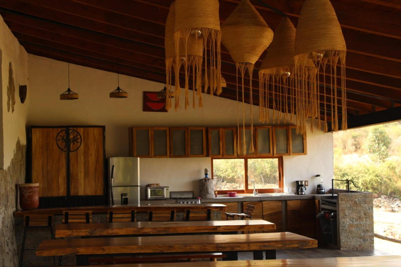 Eight-Bedroom House - Photo 30