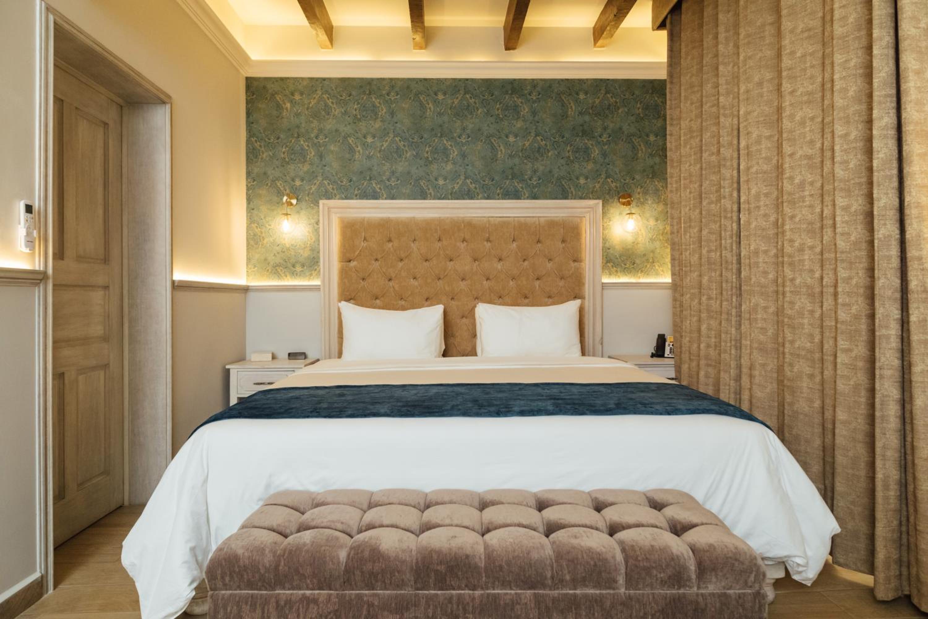 King Suite - Photo 8