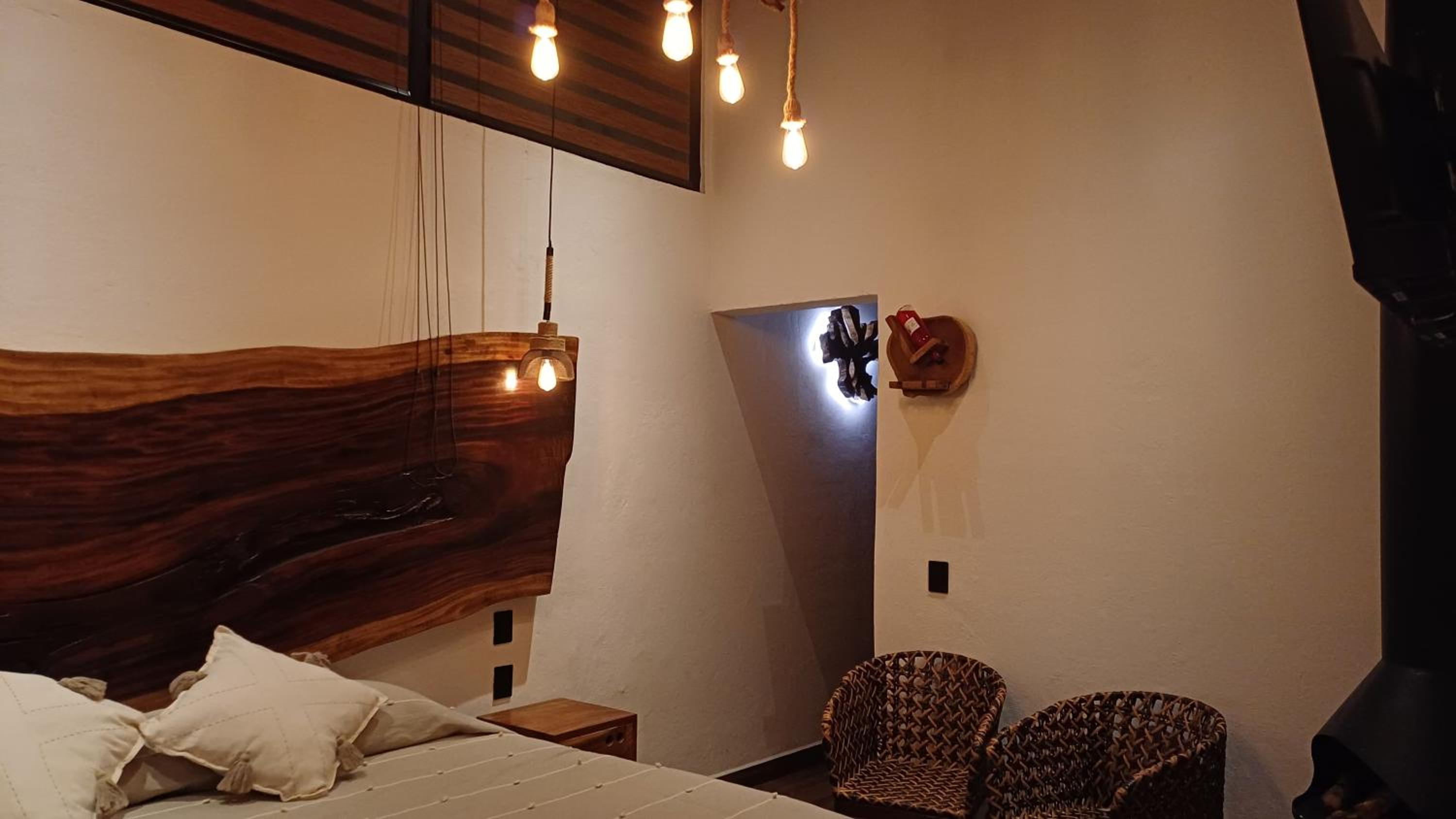 Studio with Balcony - Photo 4