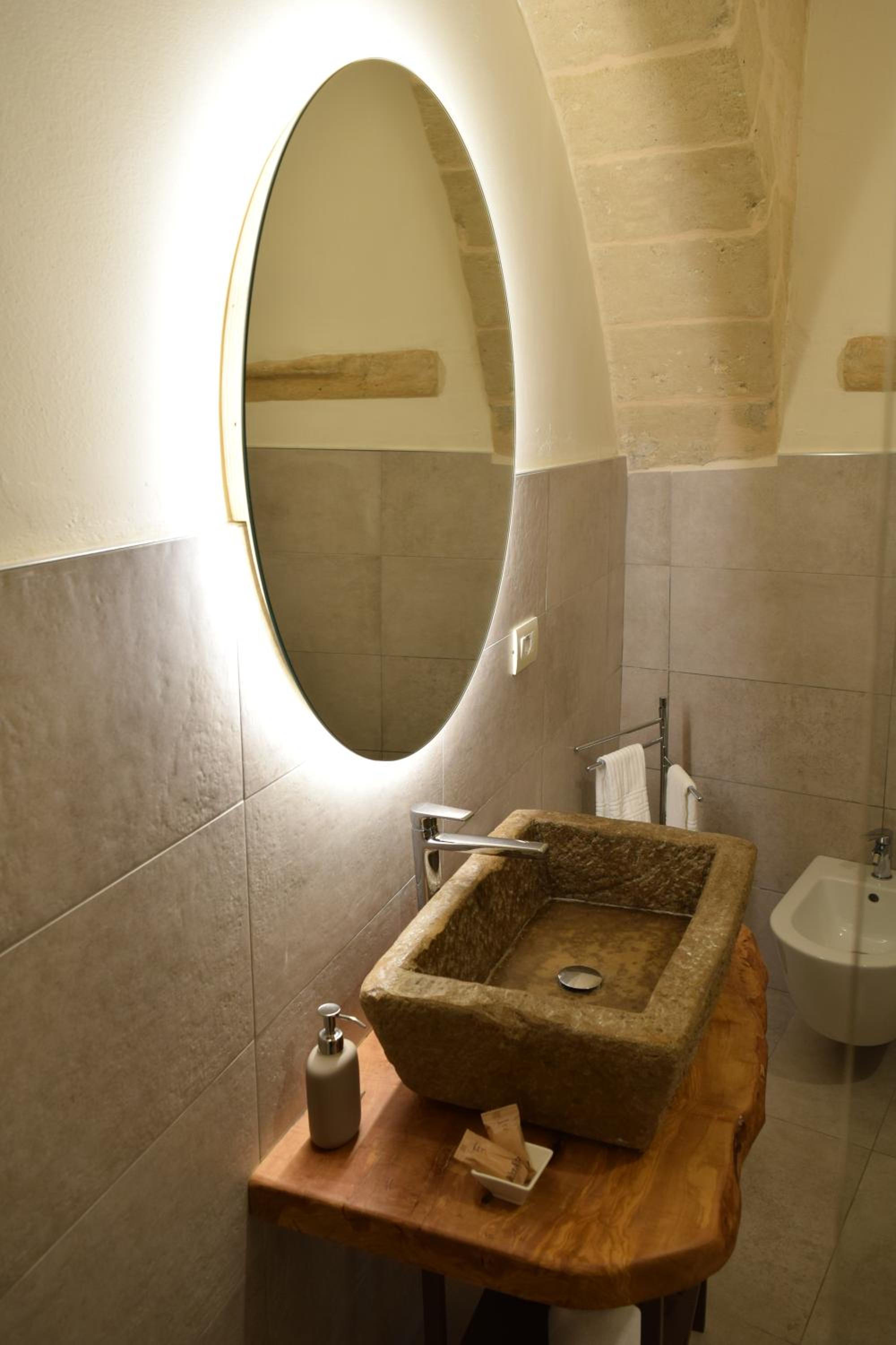 Deluxe Room - Photo 10