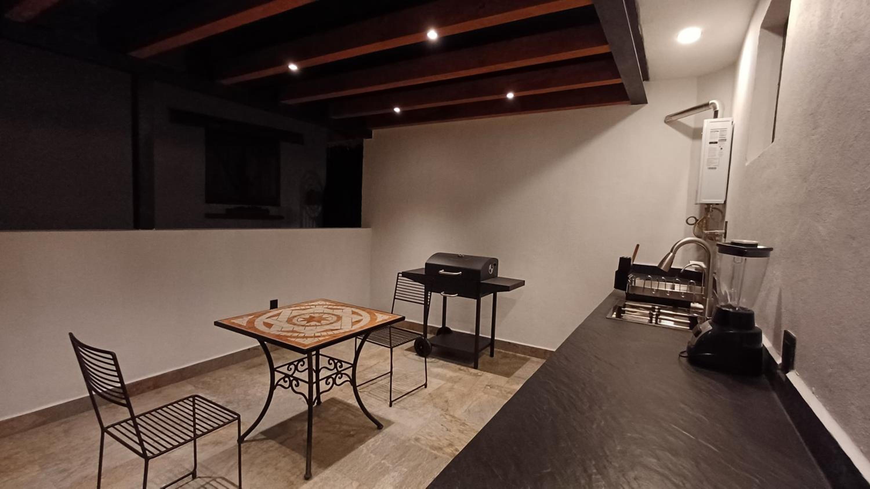 Studio with Balcony - Photo 7