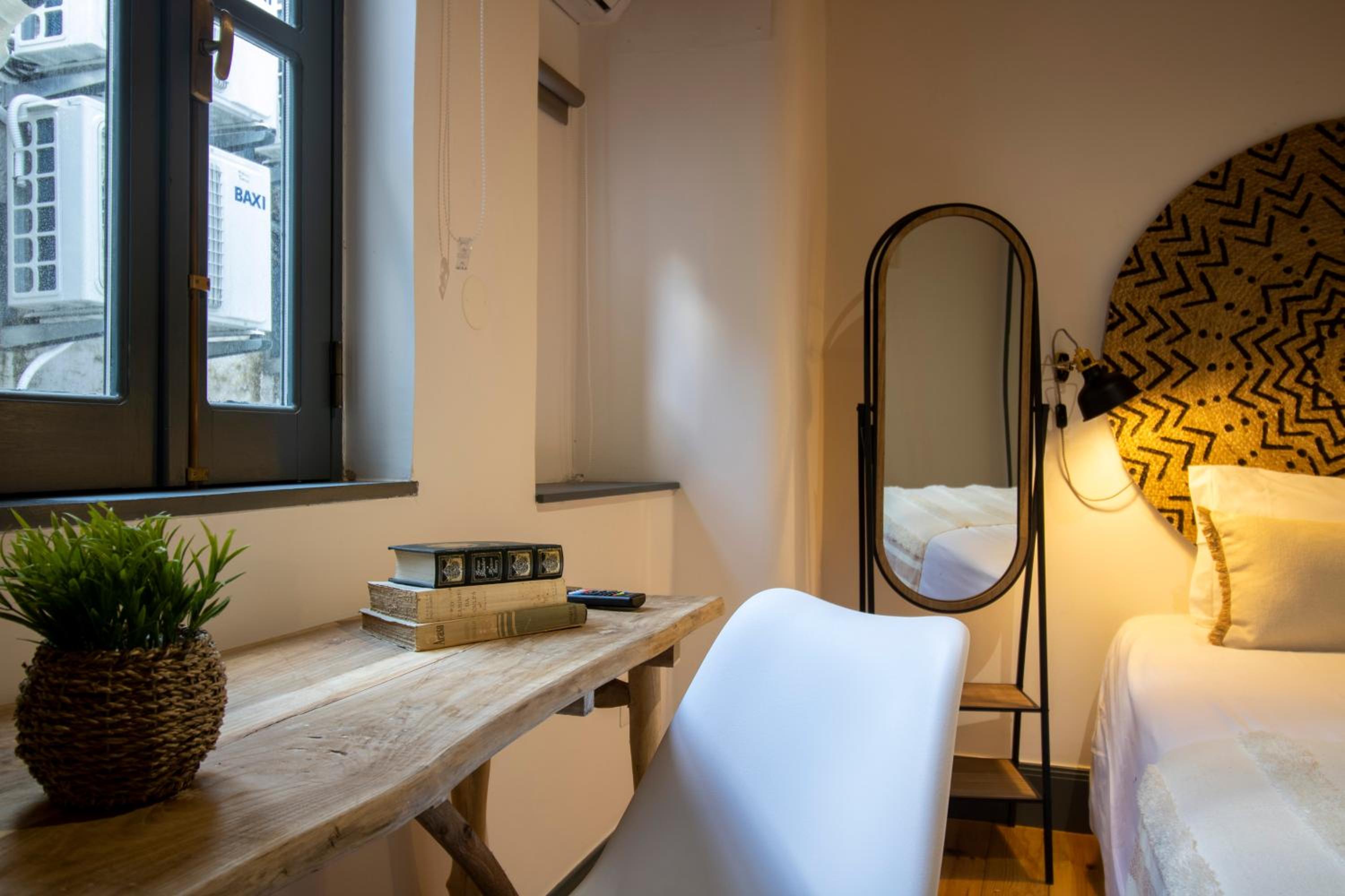 Single Room with Private Bathroom photo 2