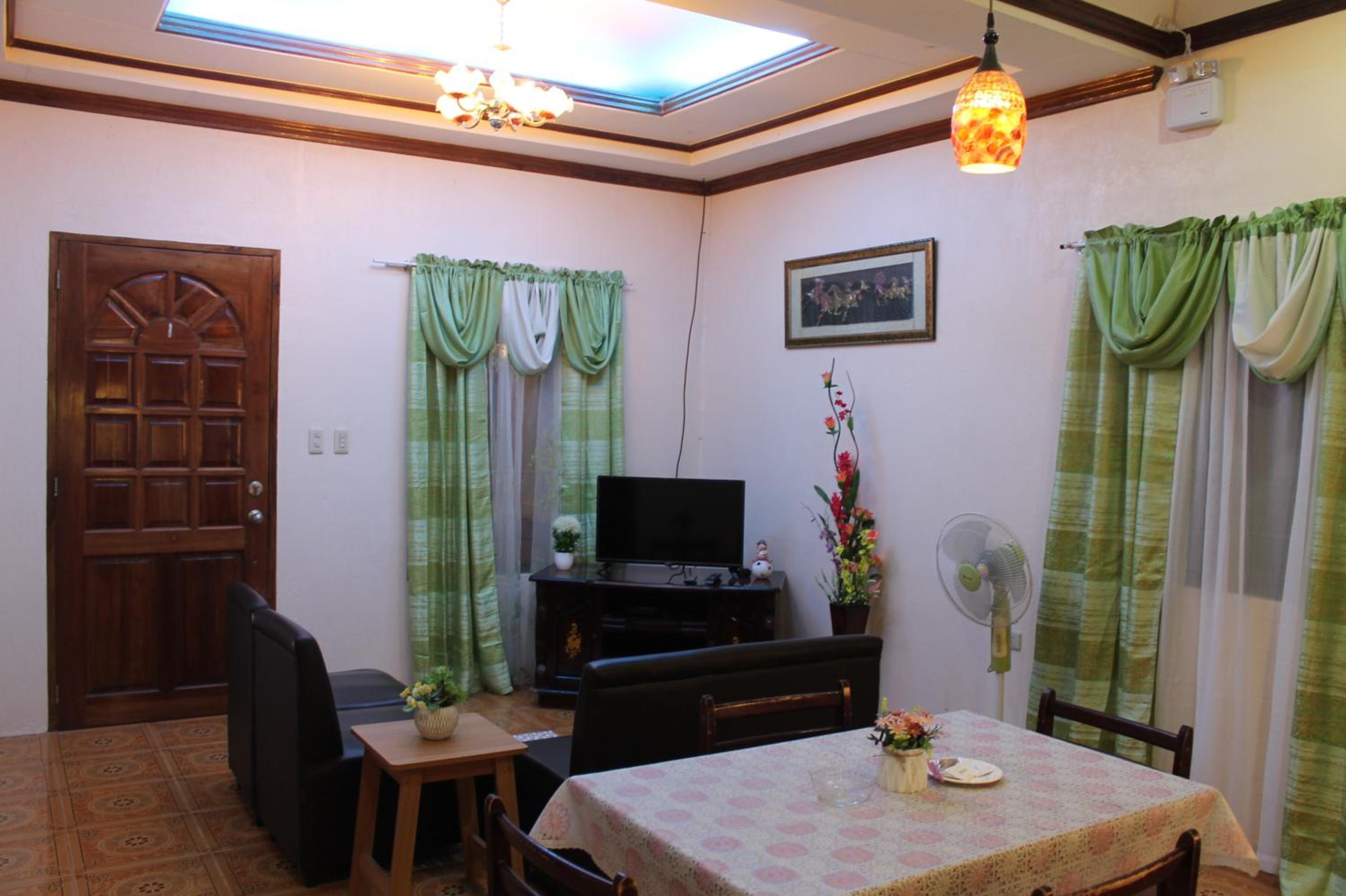 Family Room - Photo 3