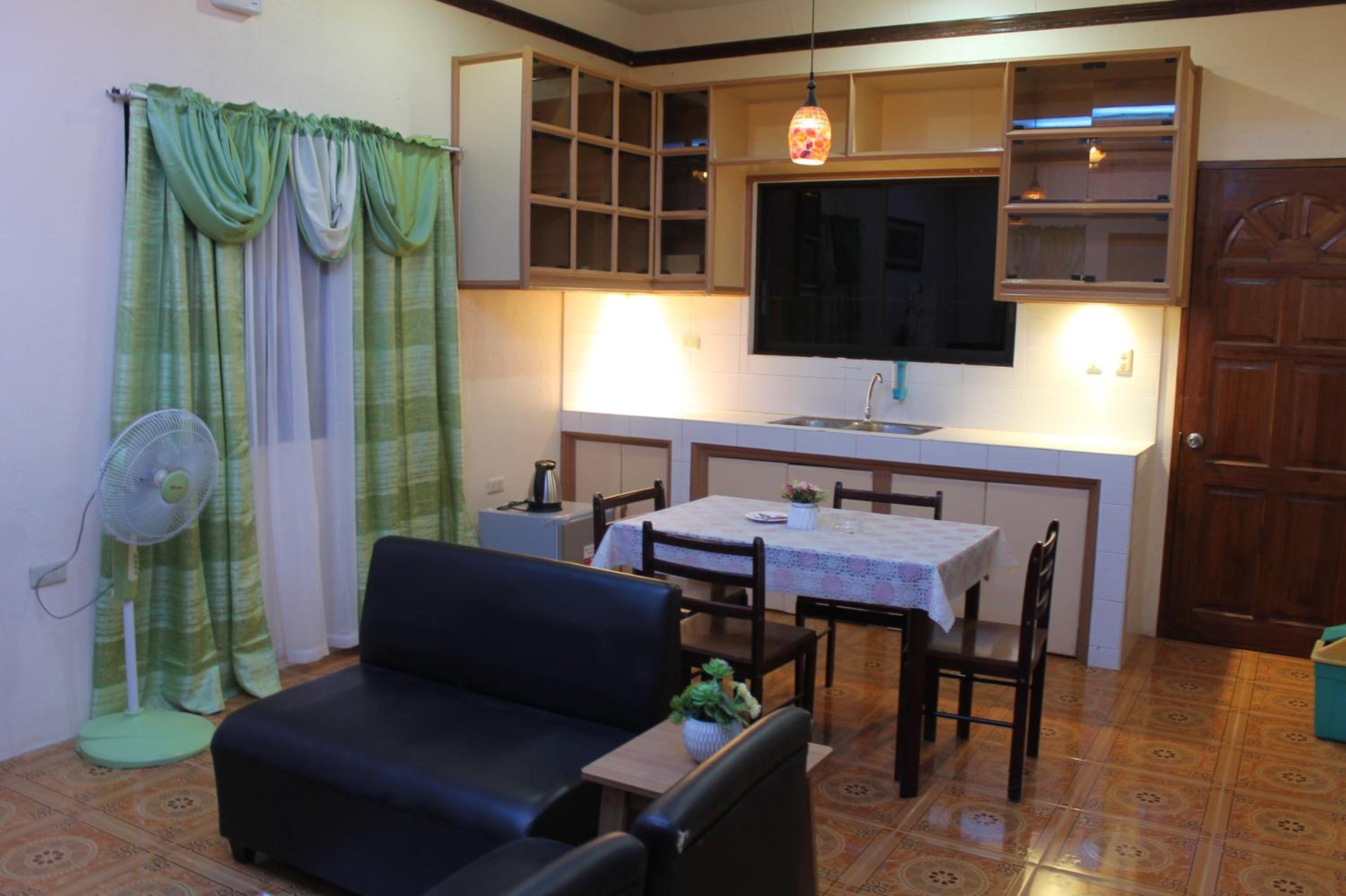 Family Room - Photo 4